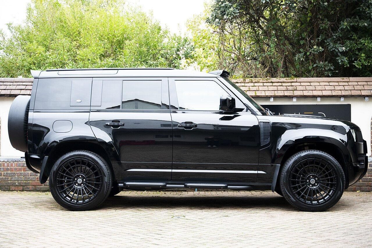 LAND ROVER DEFENDER DIESEL ESTATE 3.0 D300 X-Dynamic HSE 110 5dr Auto for sale UK - Slide 3