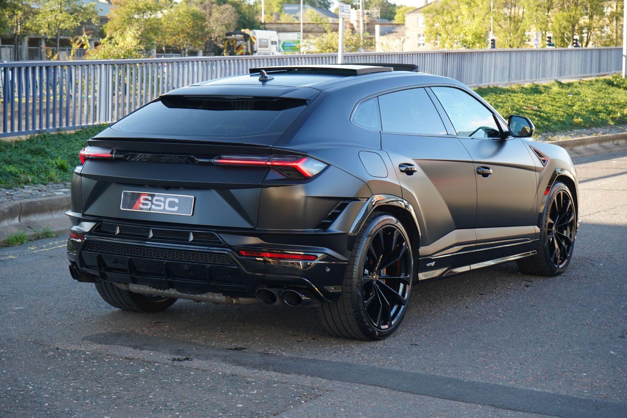 LAMBORGHINI URUS ESTATE 4.0T FSI V8 S 5dr Auto for sale UK - Slide 10