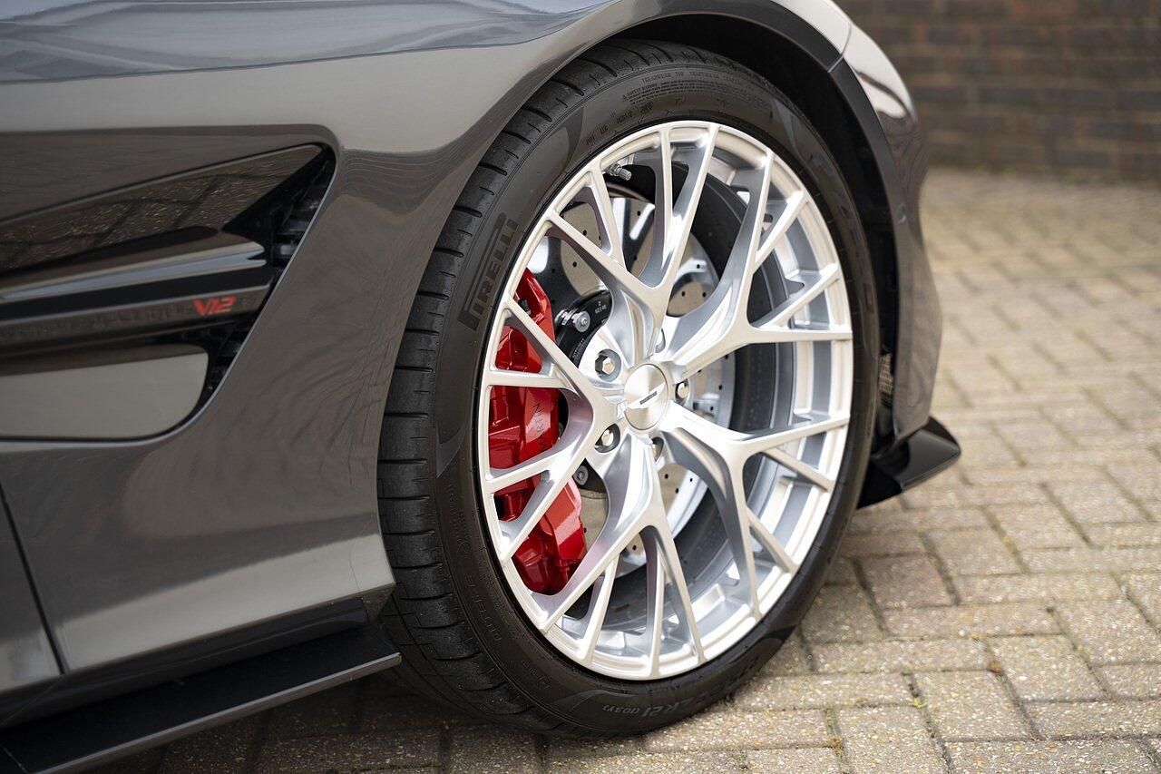 ASTON MARTIN VANQUISH COUPE V12 2dr Auto for sale UK - Slide 7