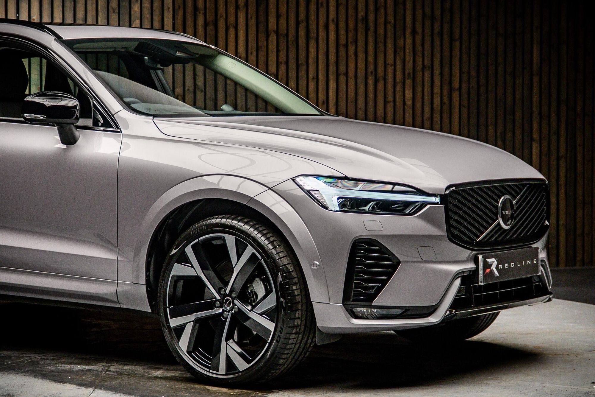 VOLVO XC60 ESTATE 2.0 B5P Ultra Dark 5dr AWD Geartronic for sale UK - Slide 10