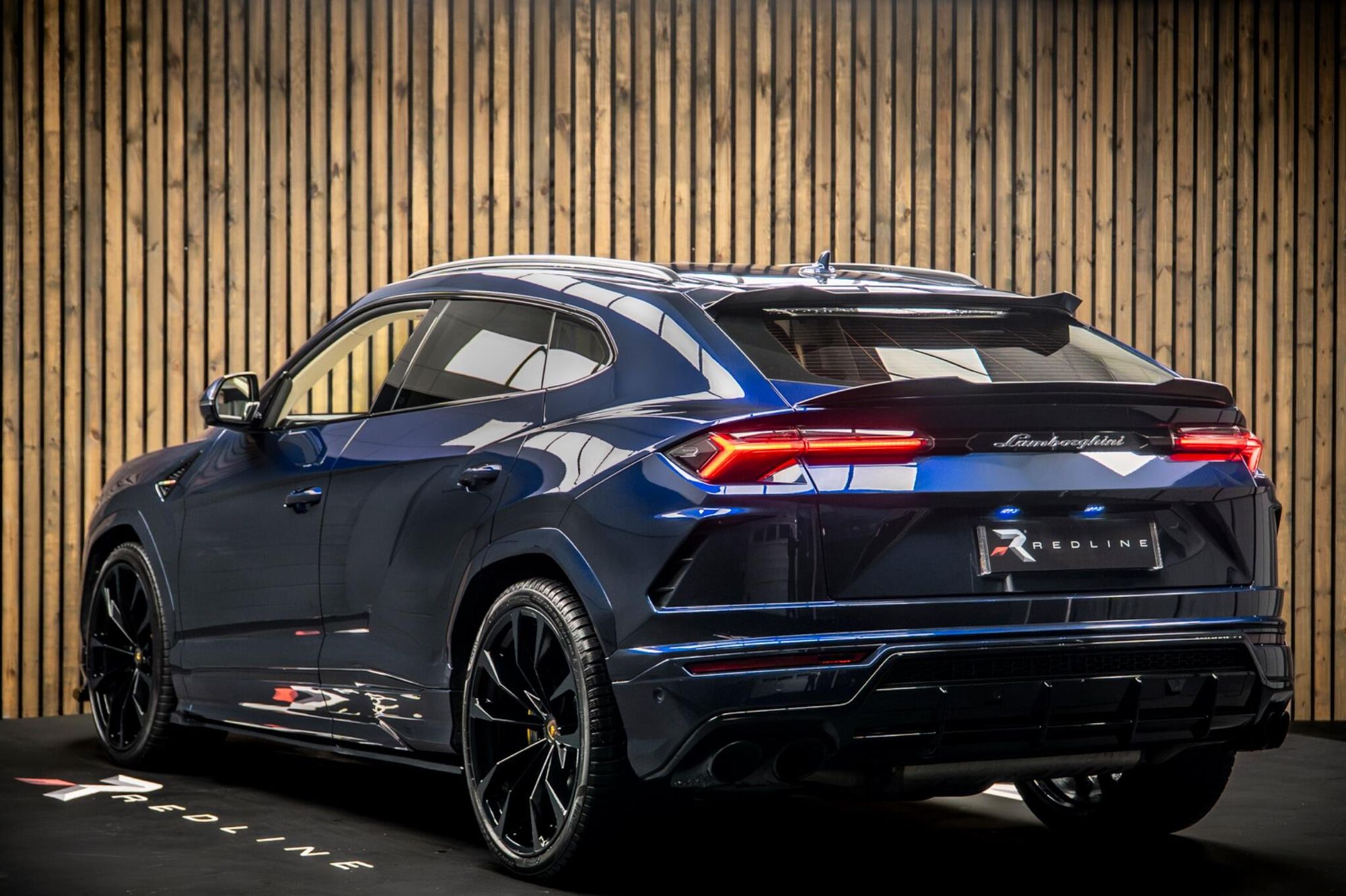 LAMBORGHINI URUS ESTATE 4.0T FSI V8 5dr Auto for sale UK - Slide 3
