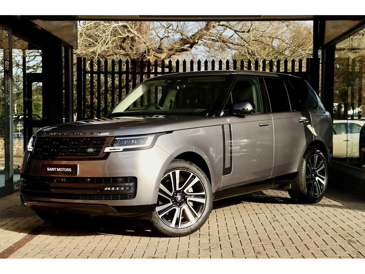 Land Rover Range Rover 3.0 D350 mHEV SE Diesel 5 Door Auto for sale UK - Slide 4