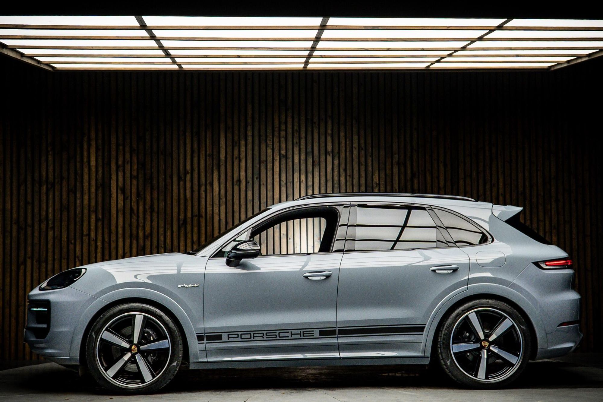 PORSCHE CAYENNE ESTATE E-Hybrid 5dr Tiptronic S for sale UK - Slide 7