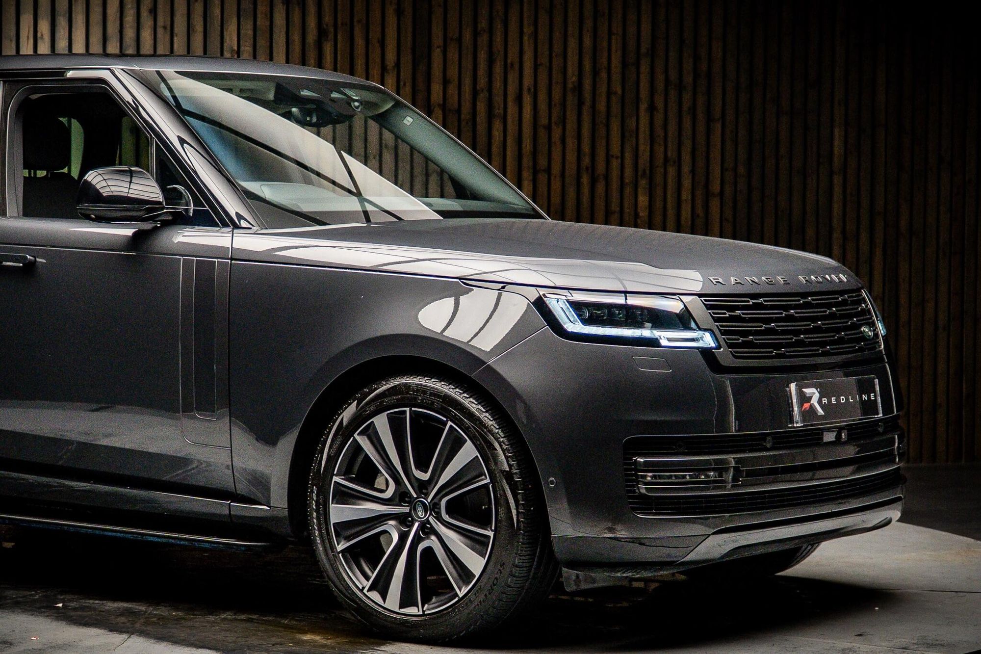 LAND ROVER RANGE ROVER DIESEL ESTATE 3.0 D300 SE 4dr Auto for sale UK - Slide 10