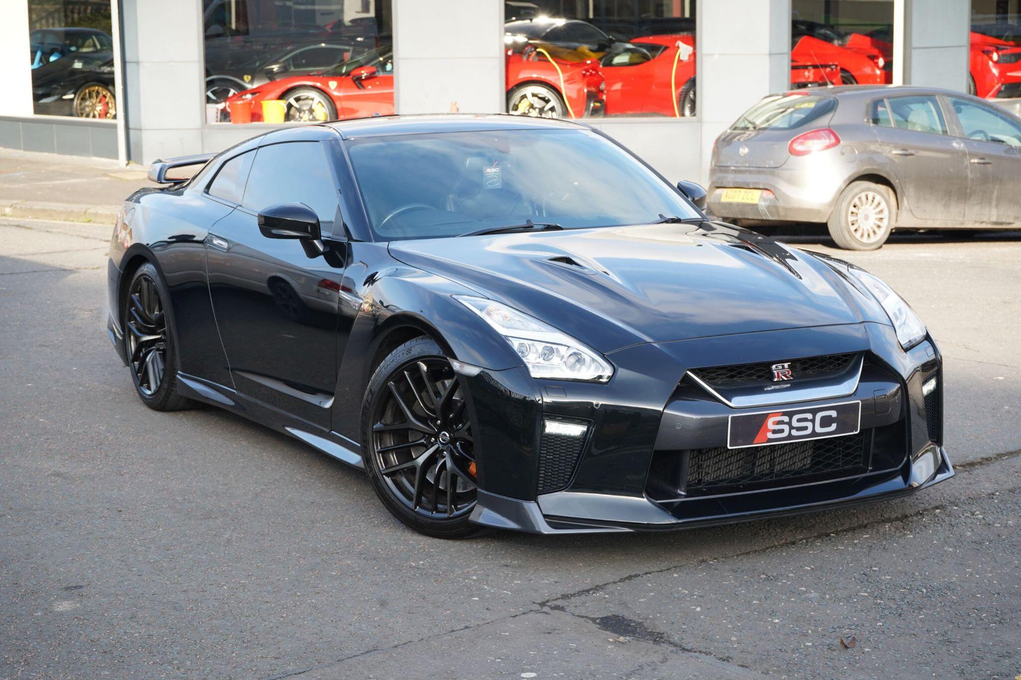 NISSAN GT-R COUPE 3.8 Prestige 2dr Auto for sale UK - Slide 4