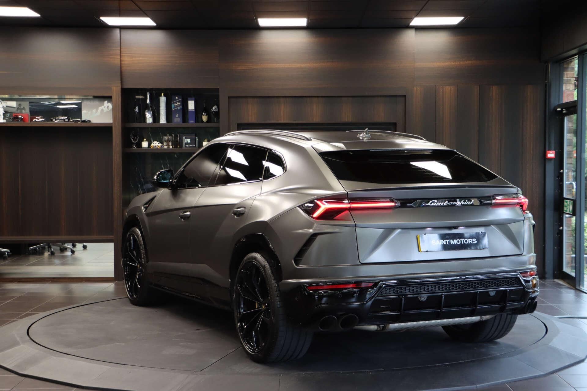 LAMBORGHINI URUS ESTATE 4.0T FSI V8 5dr Auto for sale UK - Slide 4