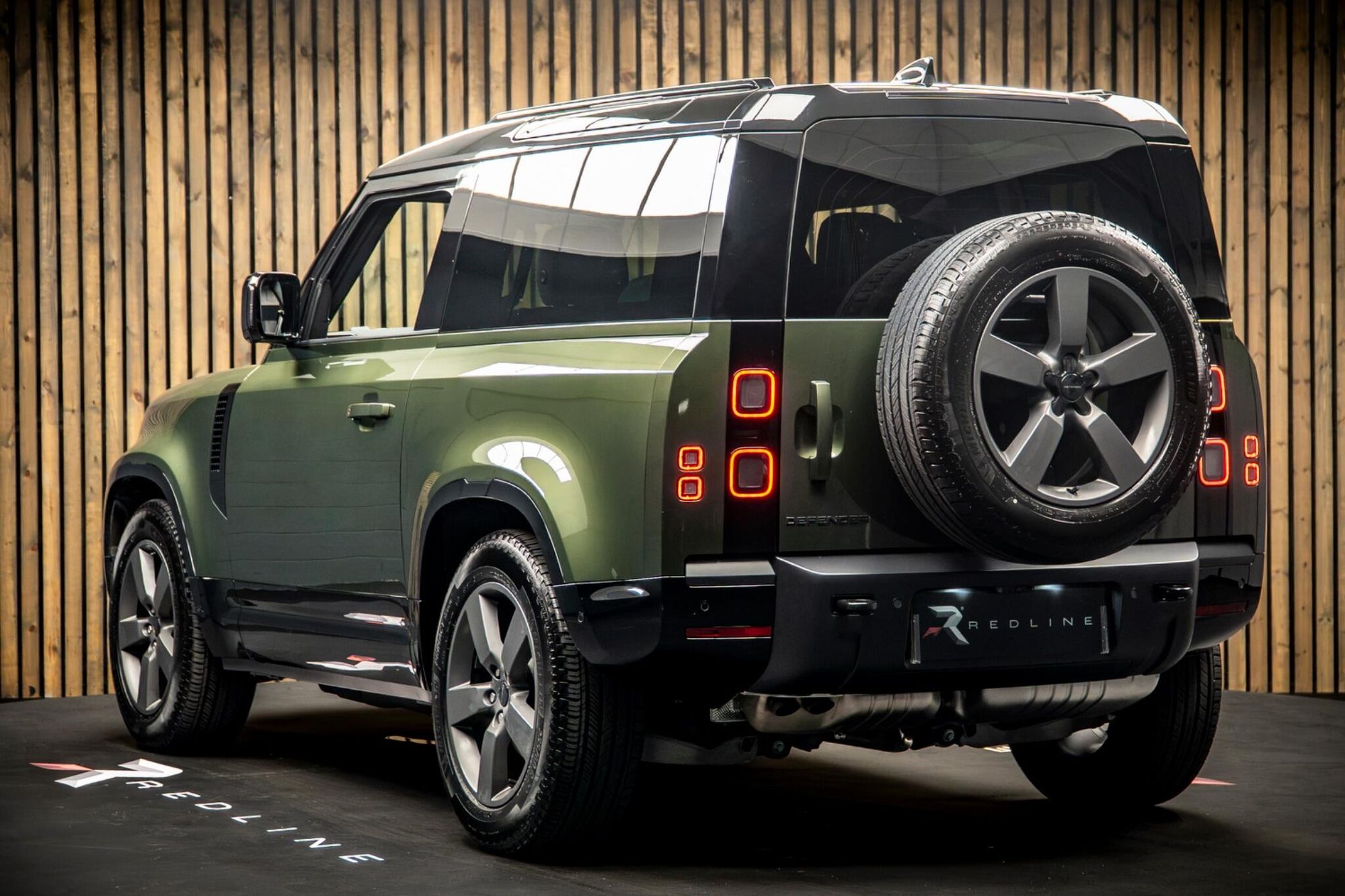 Land Rover Defender 90 X-Dynamic SE 3.0 D250 MHEV X-Dynamic SE Auto 4WD Euro 6 (s/s) 3dr for sale UK - Slide 3