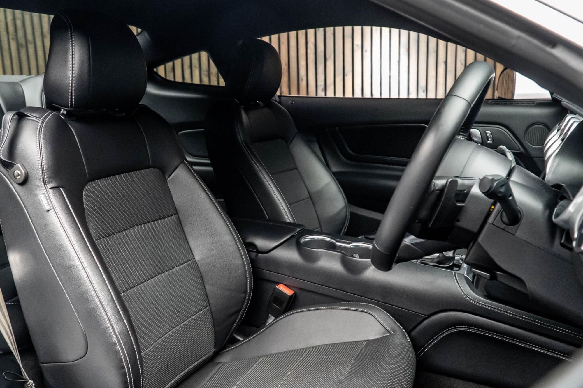 FORD MUSTANG FASTBACK 5.0 V8 GT 2dr Auto for sale UK - Slide 2