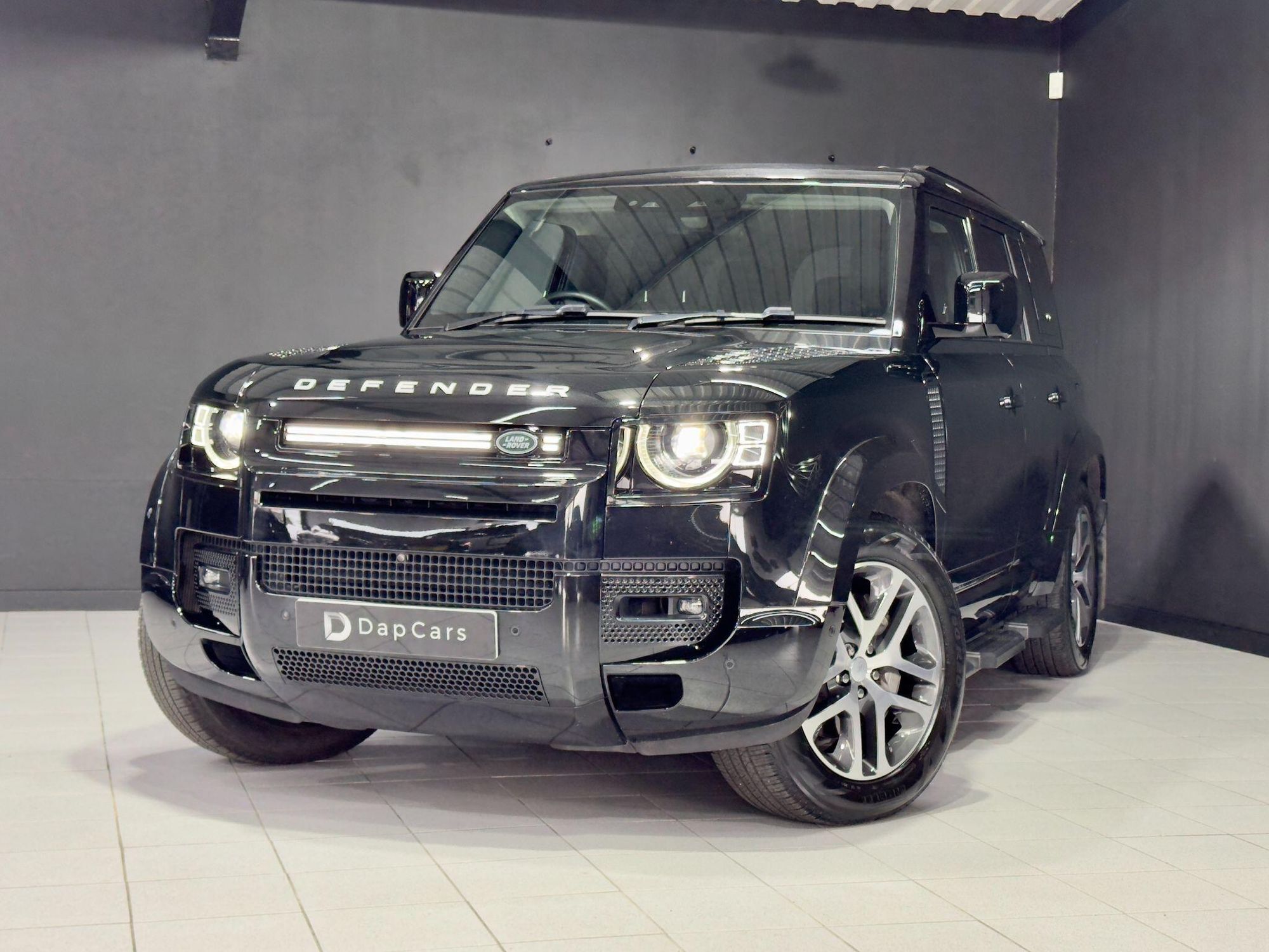 LAND ROVER DEFENDER ESTATE SPECIAL EDITIONS 2.0 P400e XS Edition 110 5dr Auto for sale UK - Slide 3