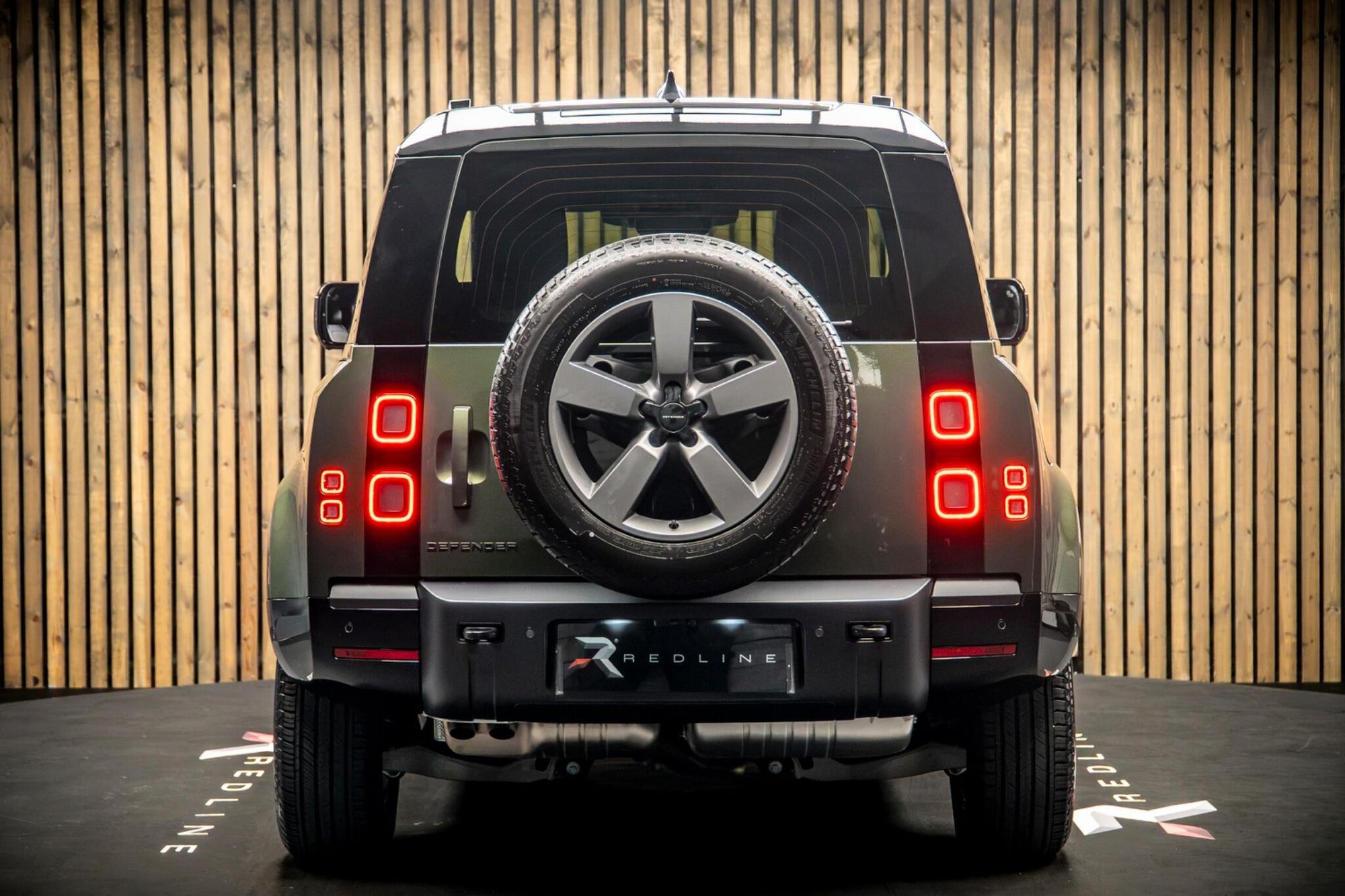 Land Rover Defender 90 X-Dynamic SE 3.0 D250 MHEV X-Dynamic SE Auto 4WD Euro 6 (s/s) 3dr for sale UK - Slide 6