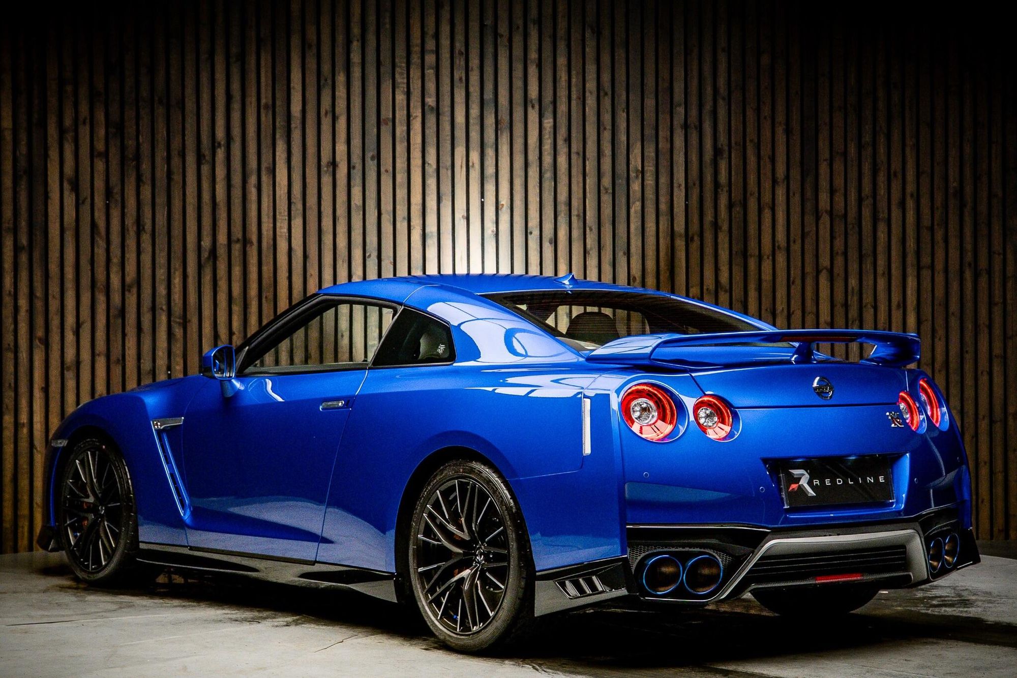 NISSAN GT-R COUPE 3.8 Prestige 2dr Auto for sale UK - Slide 3
