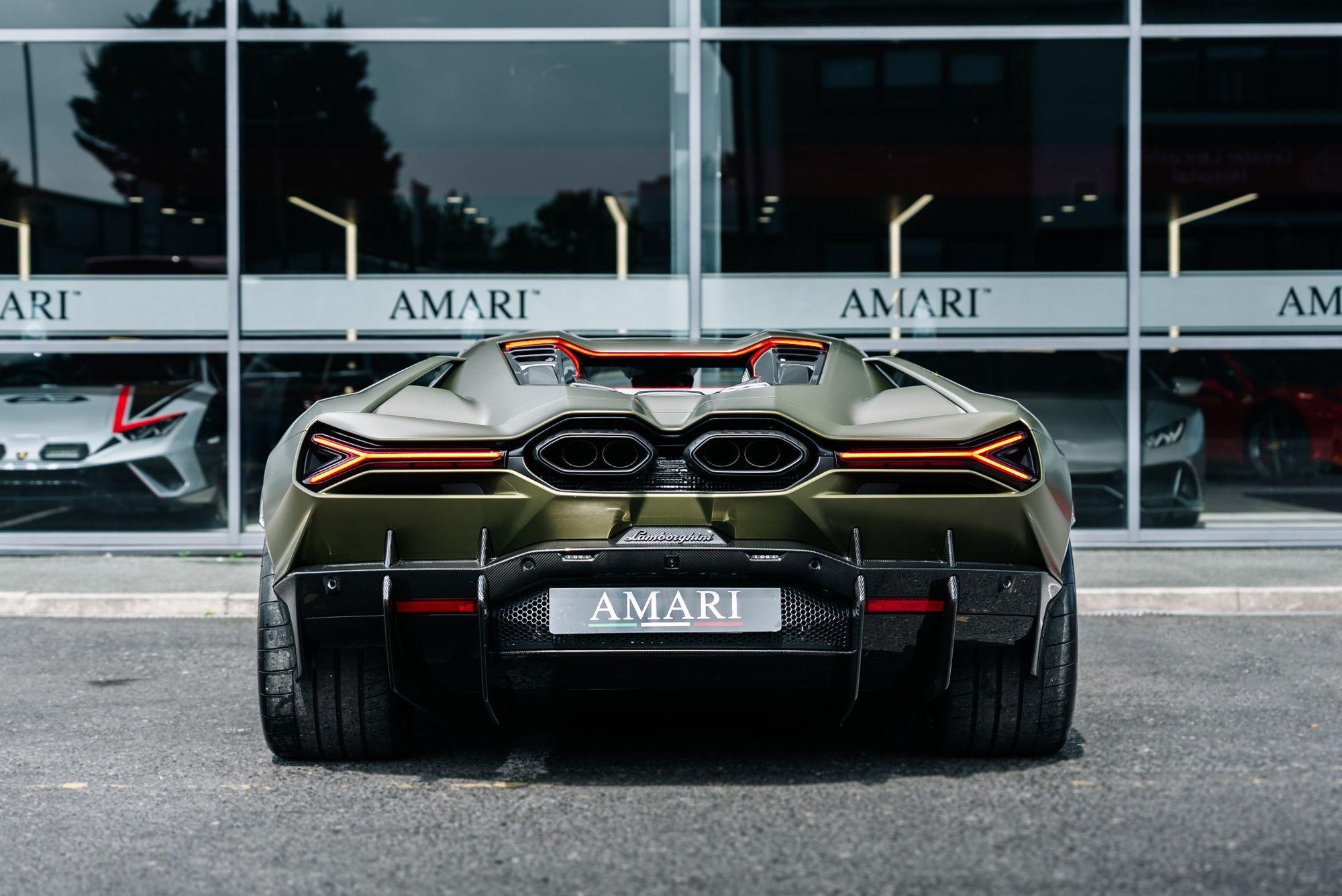 LAMBORGHINI REVUELTO COUPE 6.5 V12 1015 PHEV 2dr DCT for sale UK - Slide 9