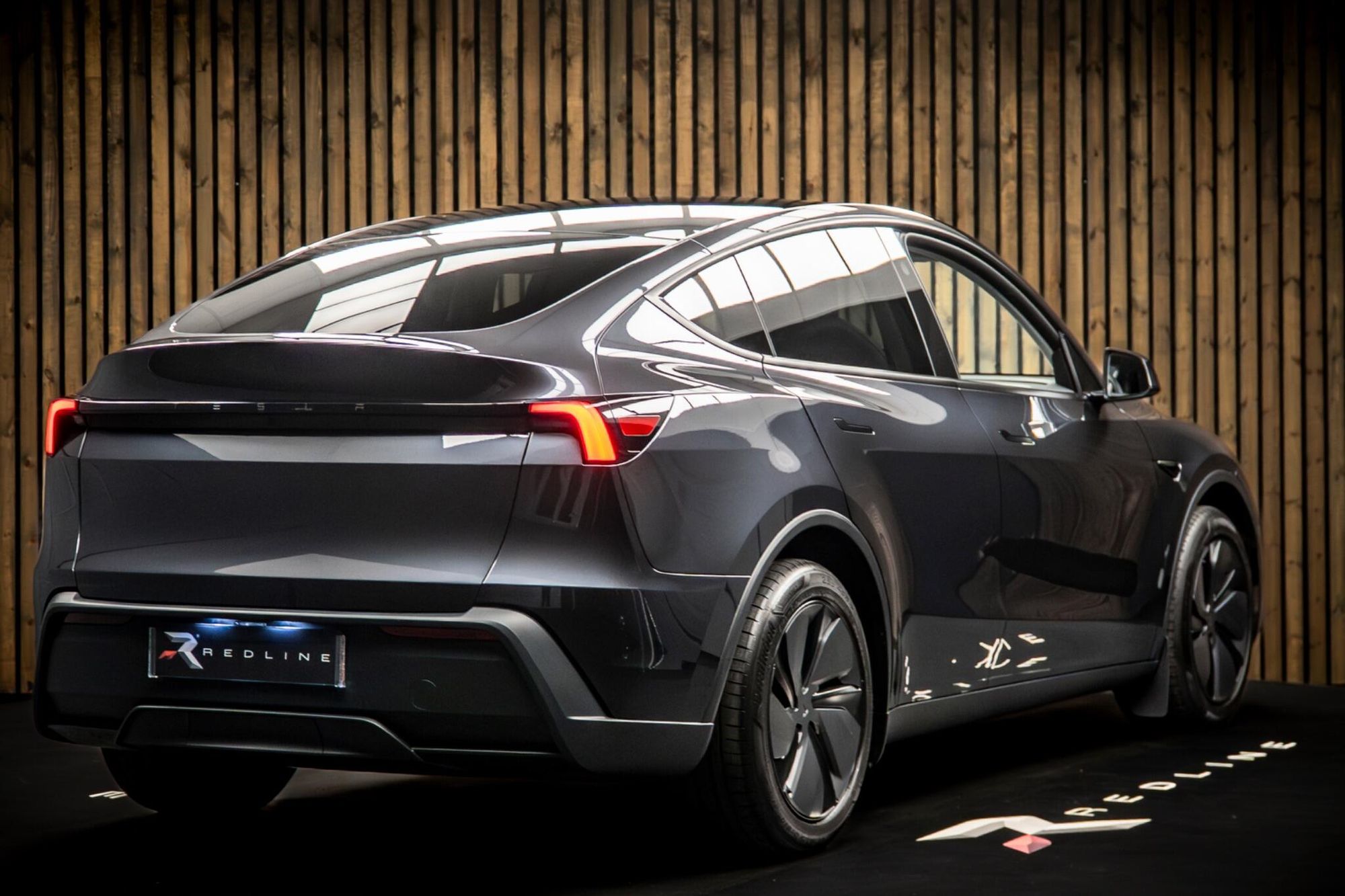 TESLA MODEL Y HATCHBACK Standard Range RWD 5dr Auto for sale UK - Slide 4