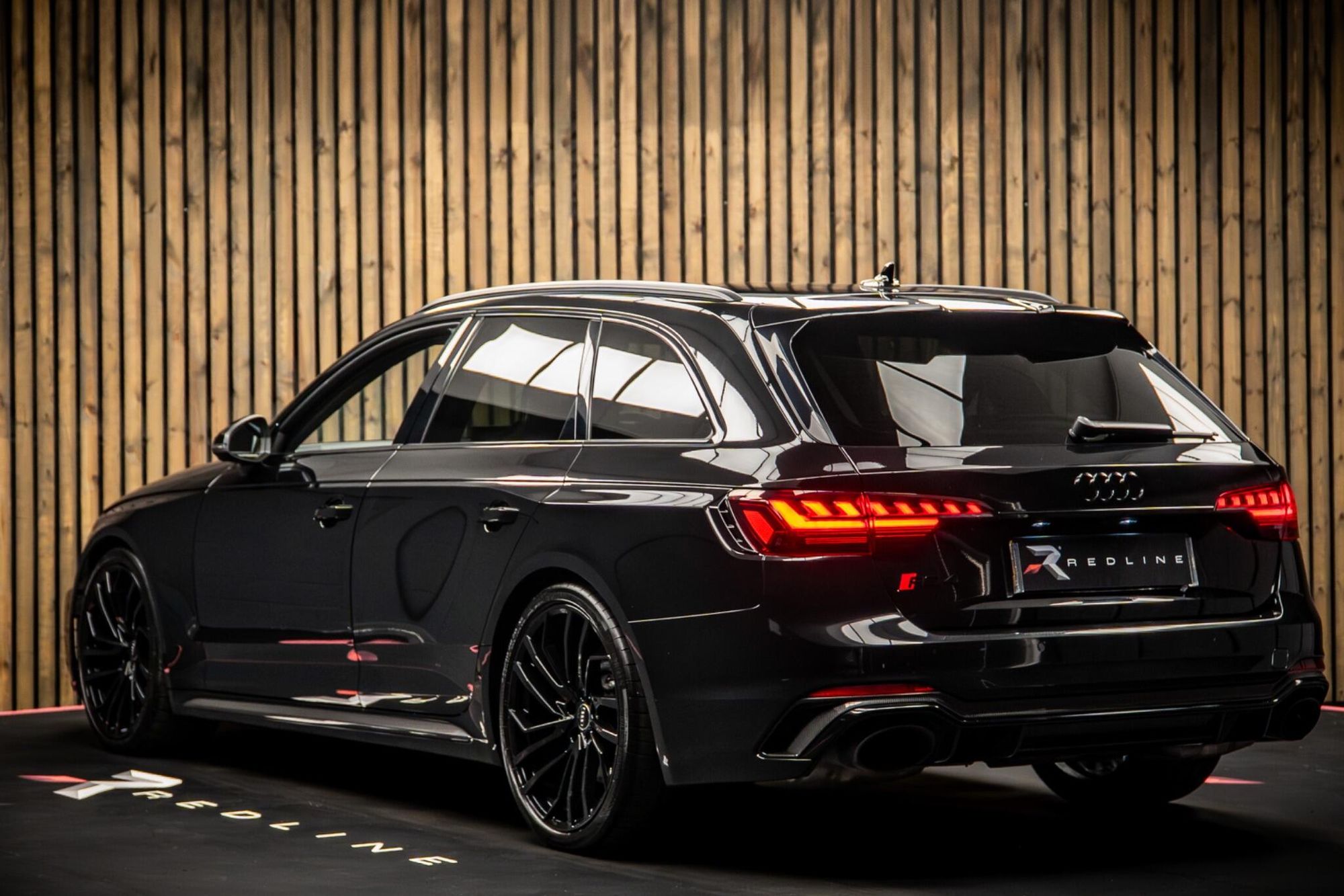 AUDI RS4 RS 4 AVANT RS 4 TFSI Quattro Carbon Black 5dr Tiptronic for sale UK - Slide 3