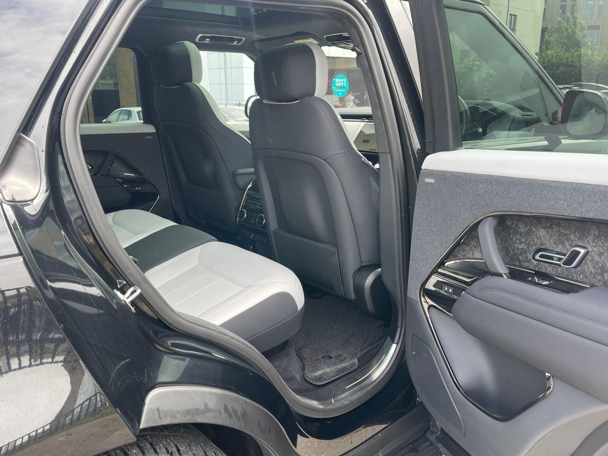 LAND ROVER RANGE ROVER SPORT ESTATE 4.4 P530 V8 First Edition 5dr Auto for sale UK - Slide 7
