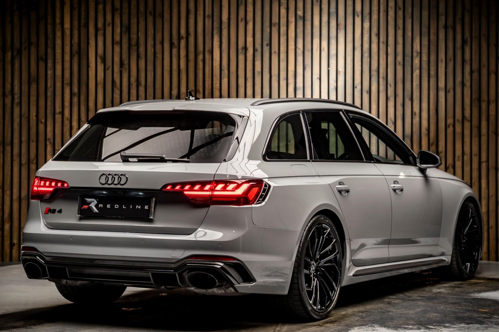 AUDI RS4 RS 4 AVANT RS 4 TFSI Quattro Carbon Black 5dr Tiptronic for sale UK - Slide 4