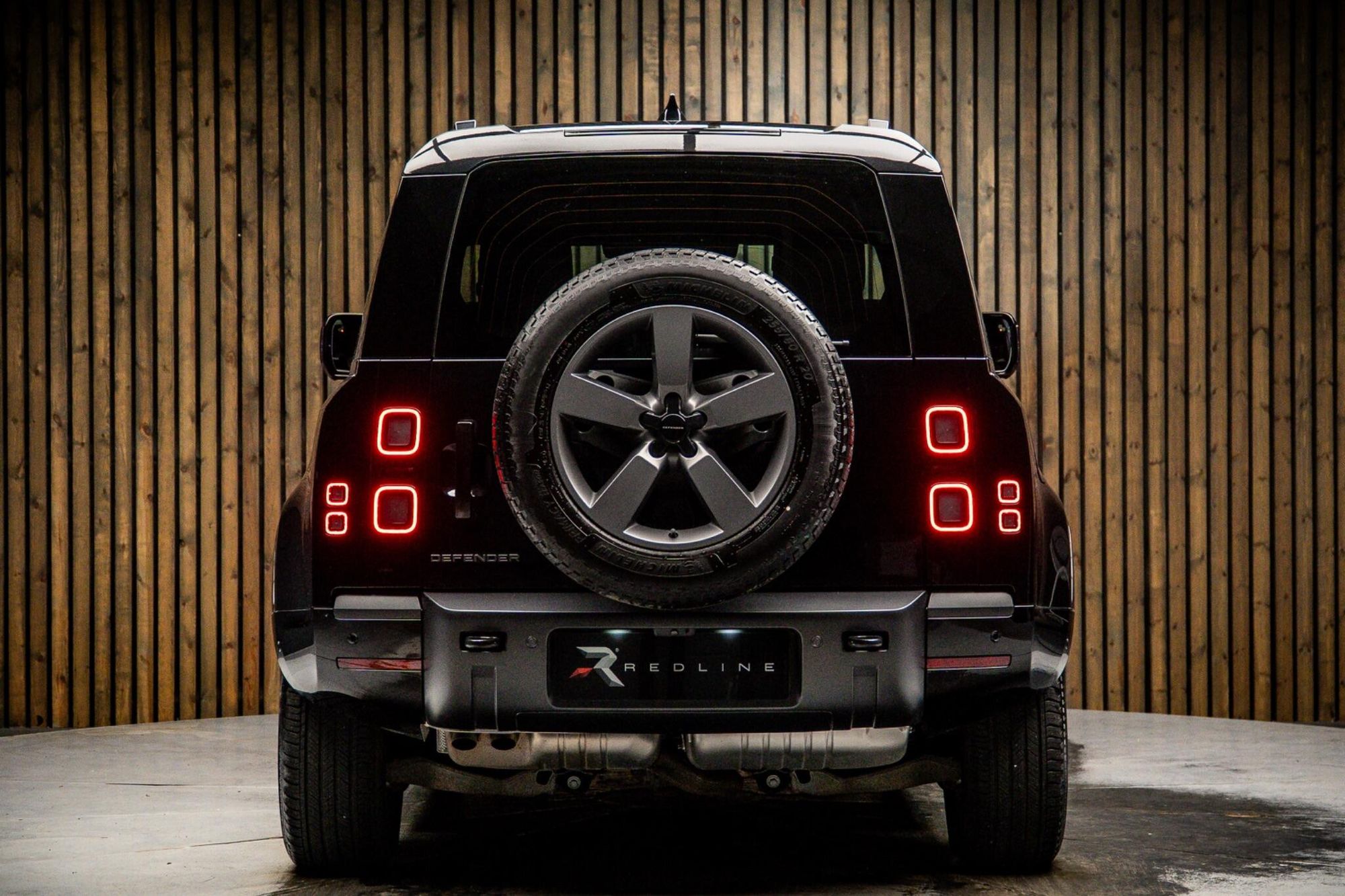 LAND ROVER DEFENDER DIESEL ESTATE 3.0 D250 X-Dynamic SE 90 3dr Auto for sale UK - Slide 6