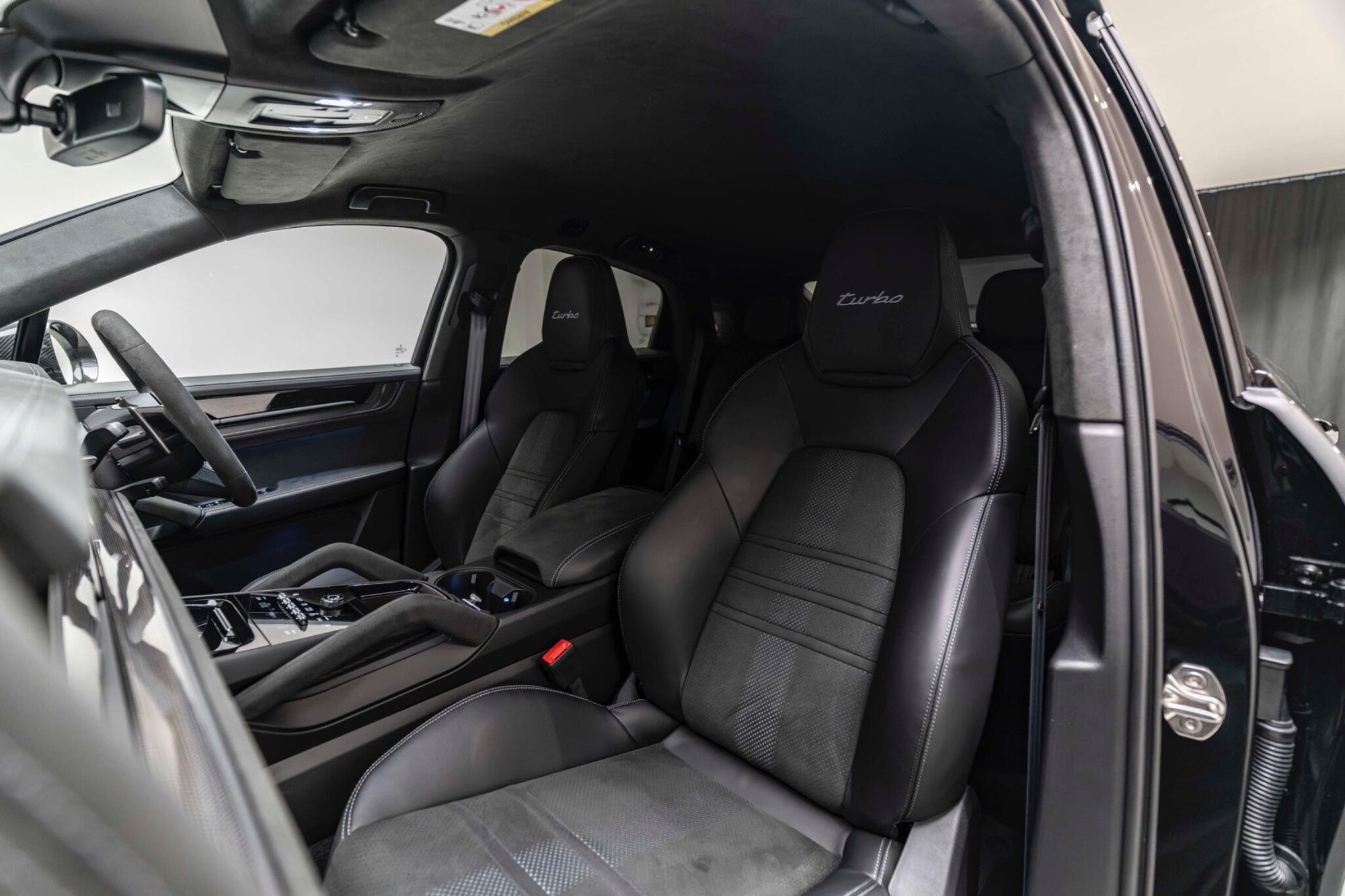 PORSCHE CAYENNE COUPE Turbo E-Hybrid 5dr Tiptronic S for sale UK - Slide 3
