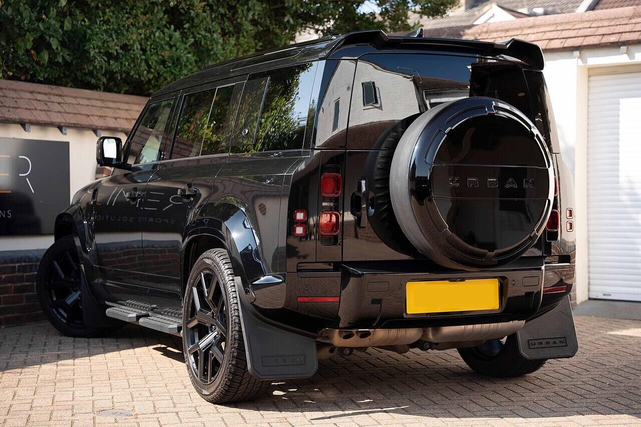 LAND ROVER DEFENDER ESTATE SPECIAL EDITIONS 3.0 D250 XS Edition 110 5dr Auto for sale UK - Slide 4