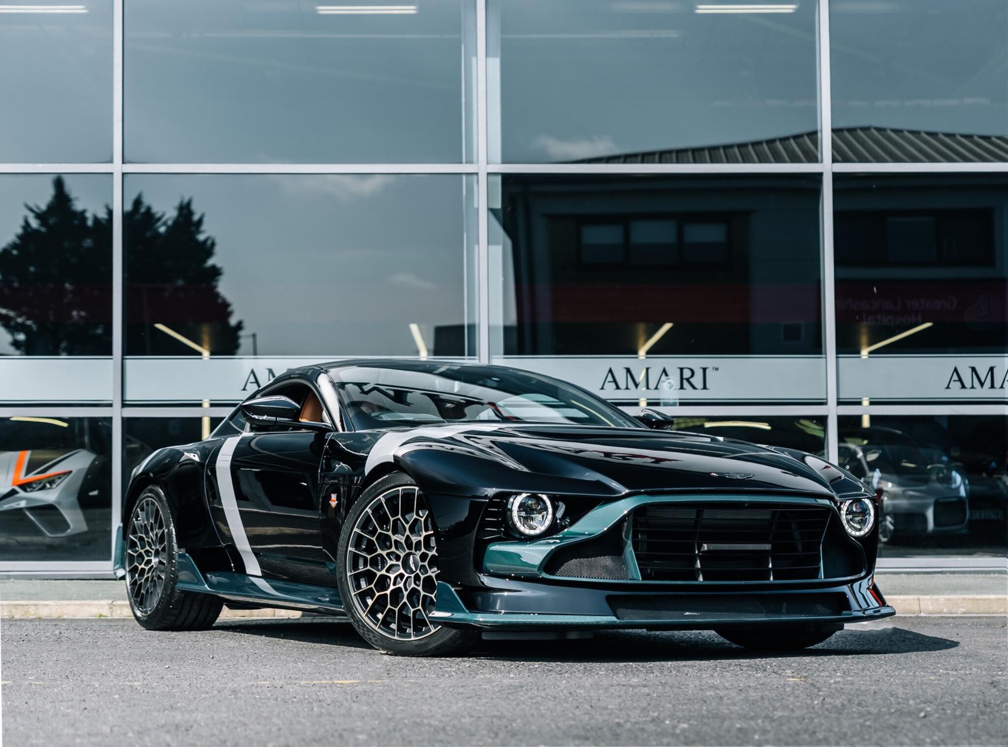 ASTON MARTIN VANQUISH COUPE V12 2dr Auto for sale UK - Slide 2