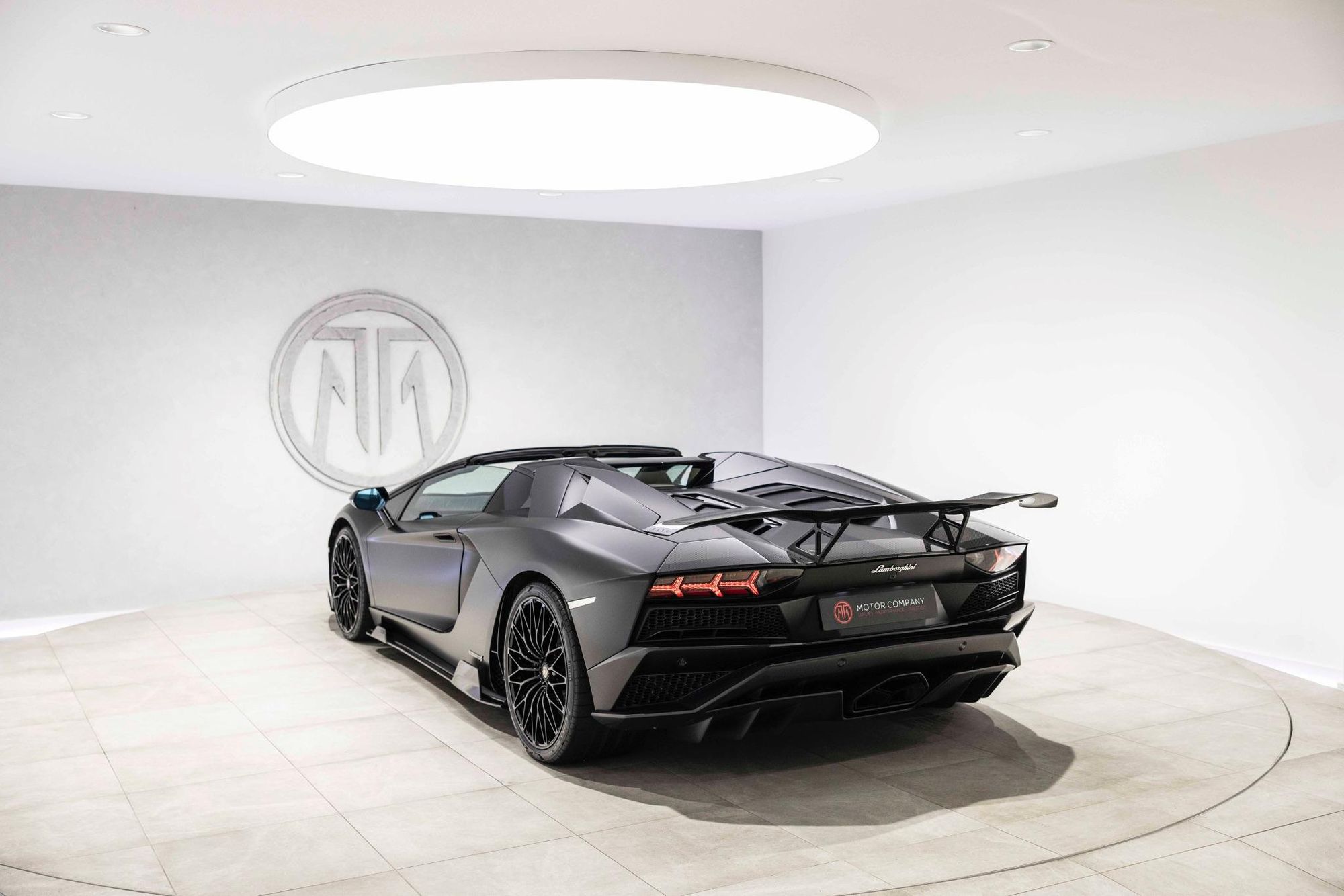 LAMBORGHINI AVENTADOR ROADSTER LP 740-4 S 2dr ISR for sale UK - Slide 10