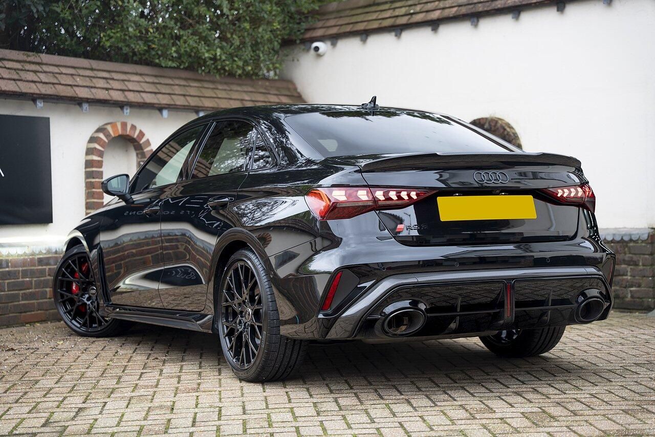 AUDI RS3 RS 3 SALOON RS 3 TFSI Quattro Carbon Vorsprung 4dr S Tronic for sale UK - Slide 5