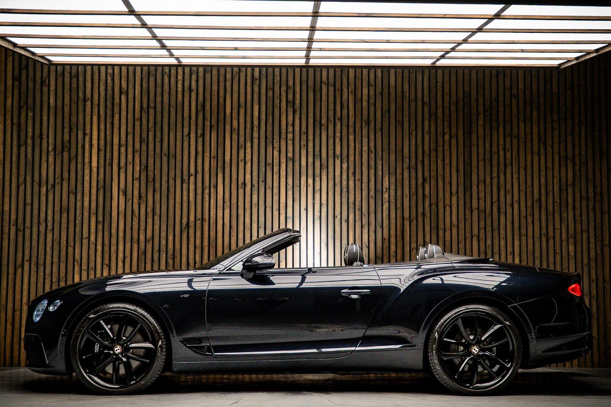 BENTLEY CONTINENTAL GTC CONVERTIBLE 4.0 V8 2dr Auto for sale UK - Slide 7