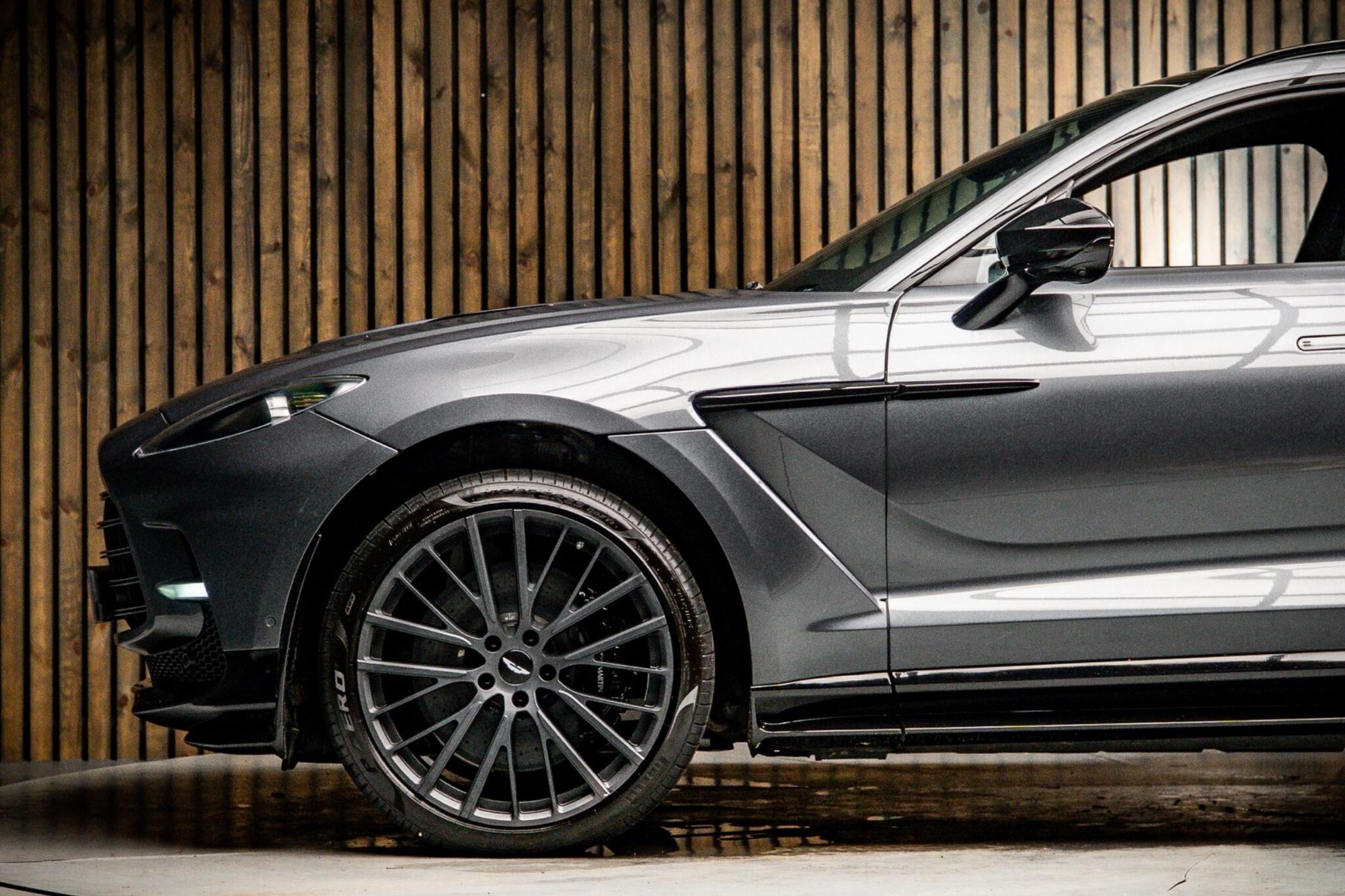 ASTON MARTIN DBX ESTATE V8 DBX707 5dr Touchtronic for sale UK - Slide 9