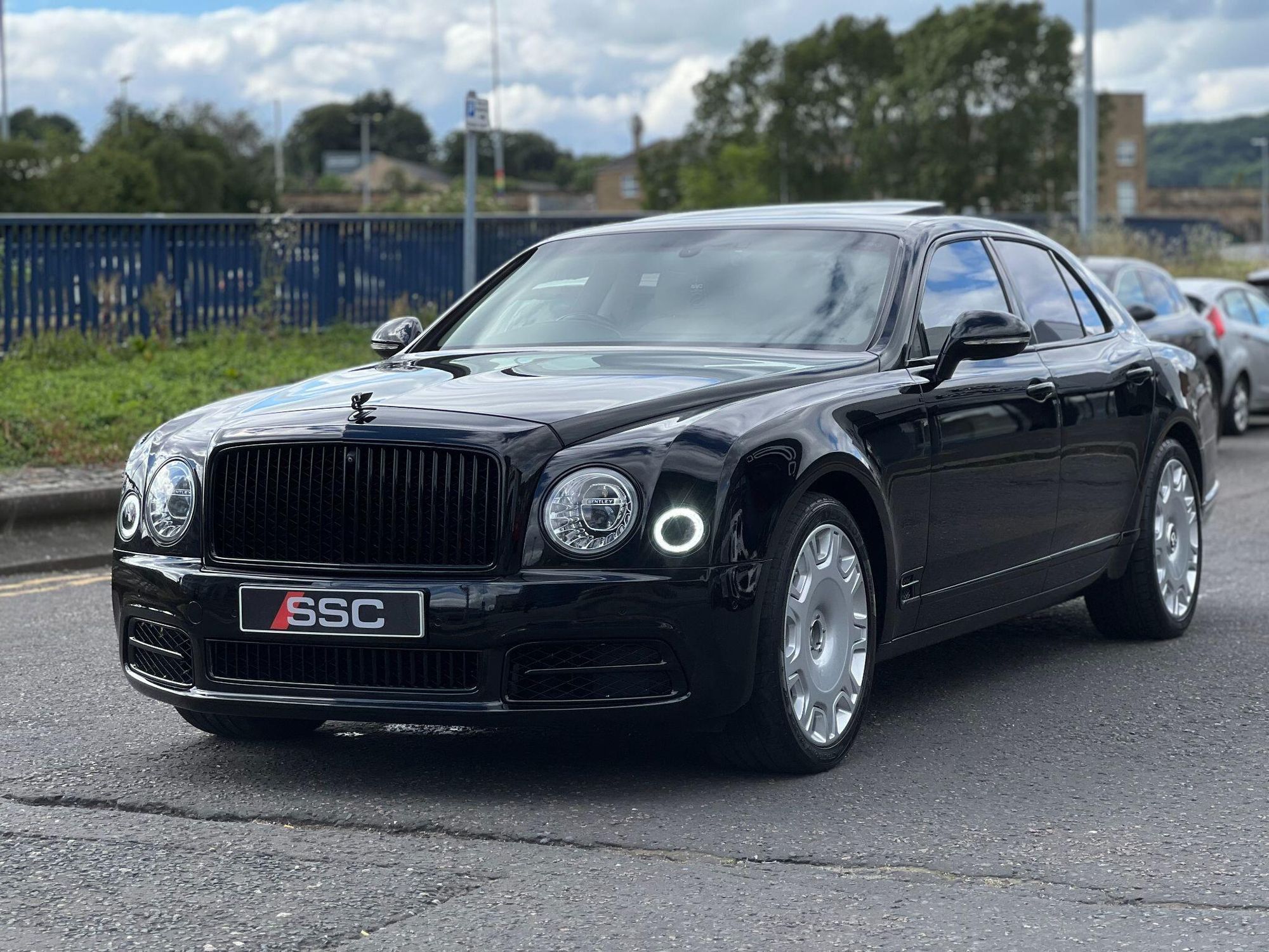 BENTLEY MULSANNE SALOON 6.8 V8 4dr Auto for sale UK - Slide 6