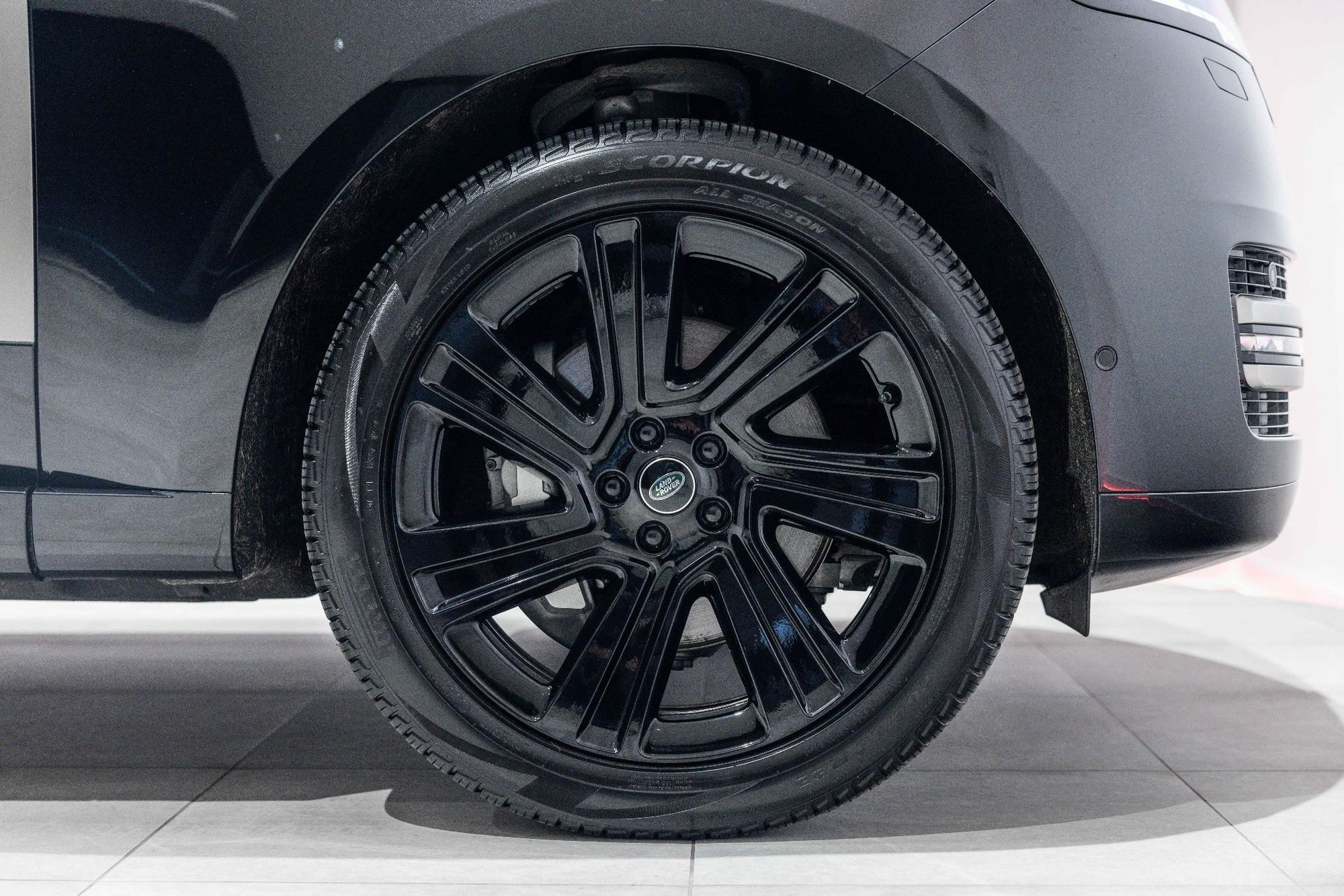 LAND ROVER RANGE ROVER DIESEL ESTATE 3.0 D300 SE 4dr Auto for sale UK - Slide 4