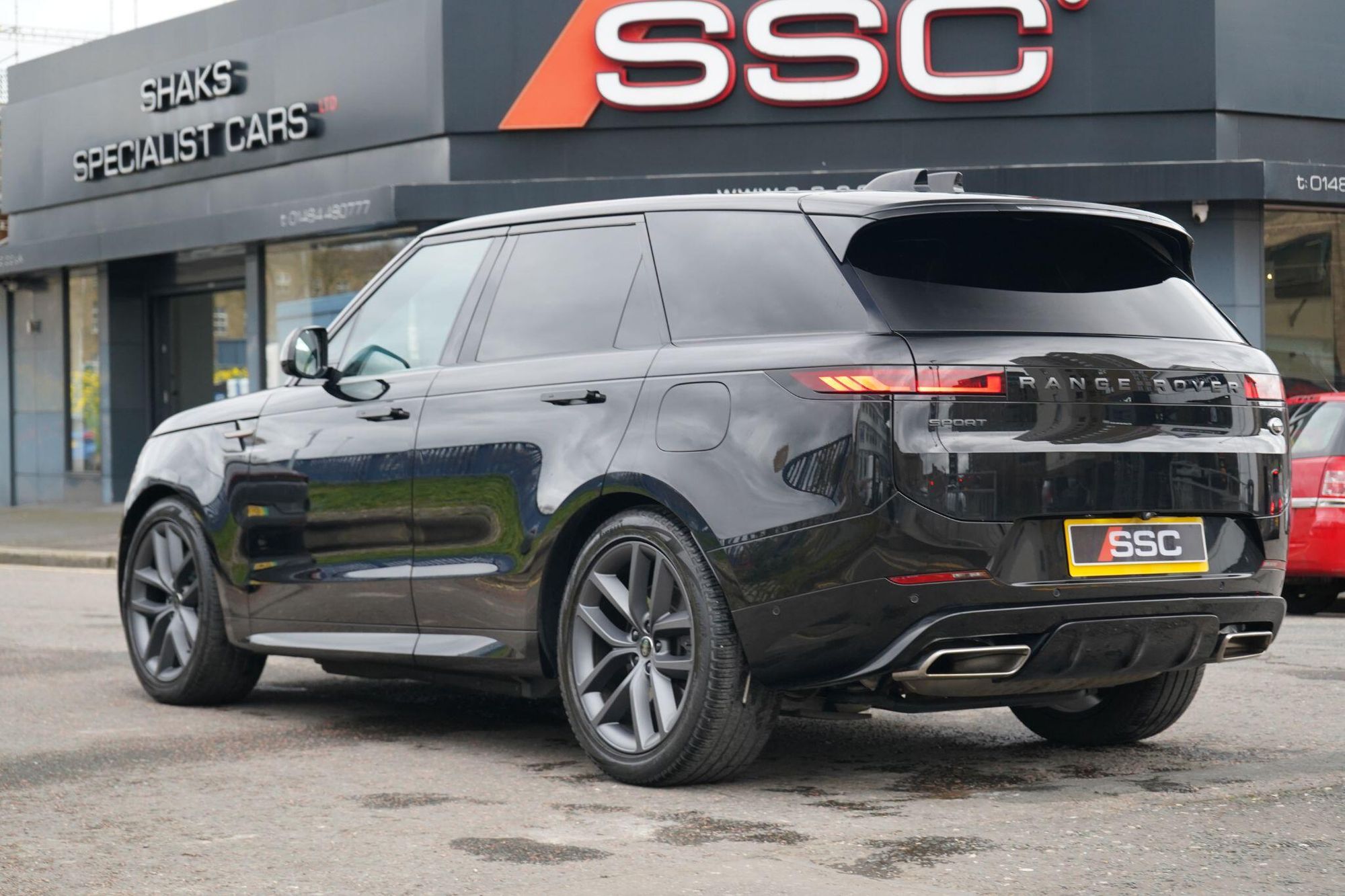 LAND ROVER RANGE ROVER SPORT ESTATE 3.0 P440e Dynamic SE 5dr Auto for sale UK - Slide 2