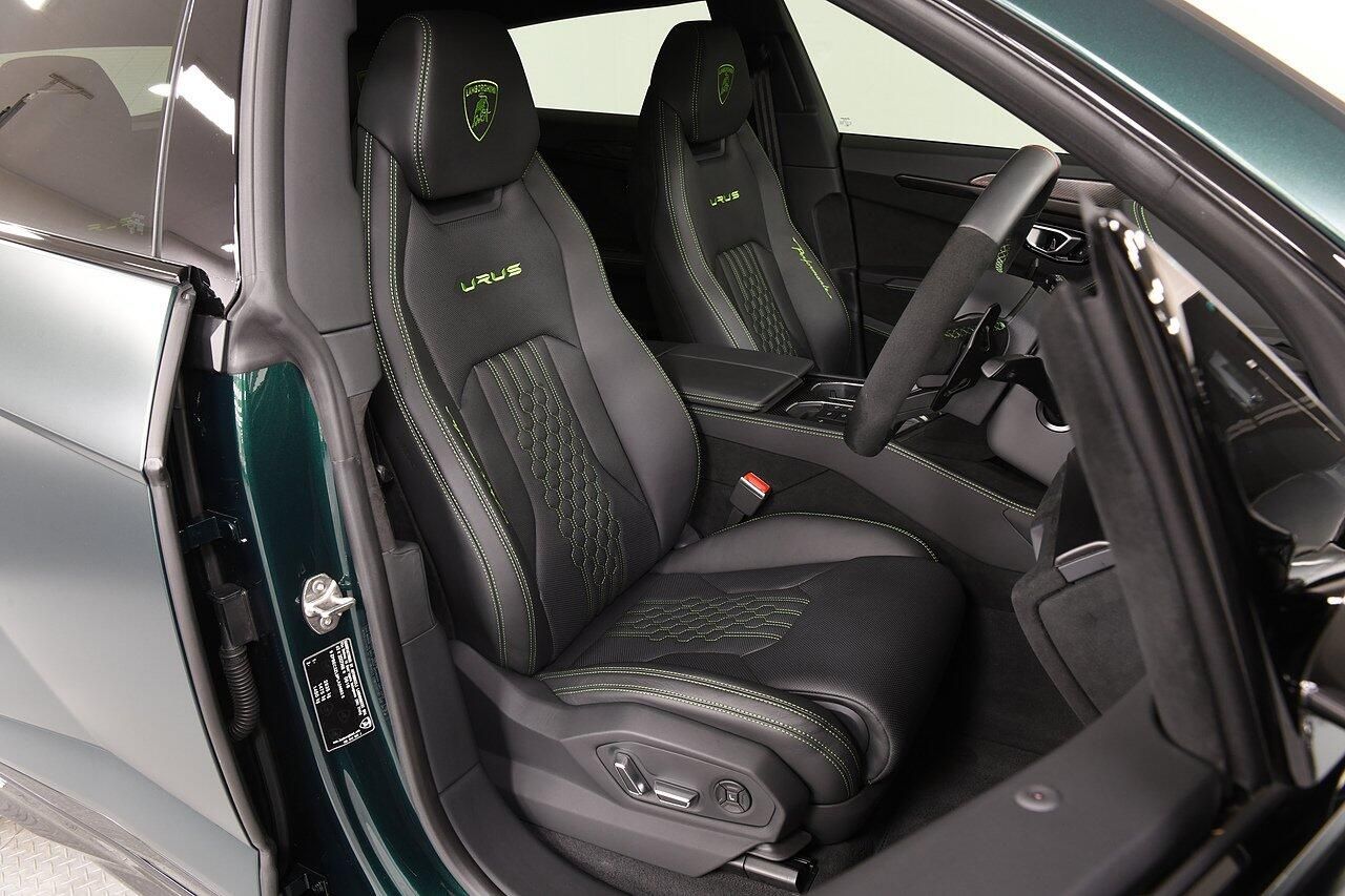 LAMBORGHINI URUS ESTATE 4.0T FSI V8 Performante 5dr Auto for sale UK - Slide 7