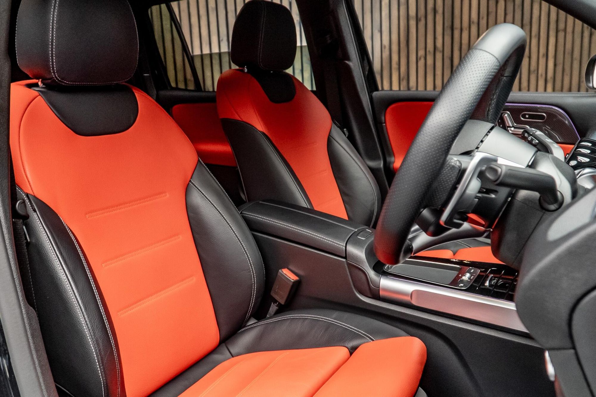 MERCEDES-BENZ GLB AMG ESTATE GLB 35 4Matic Premium Plus 5dr 8G-Tronic for sale UK - Slide 2