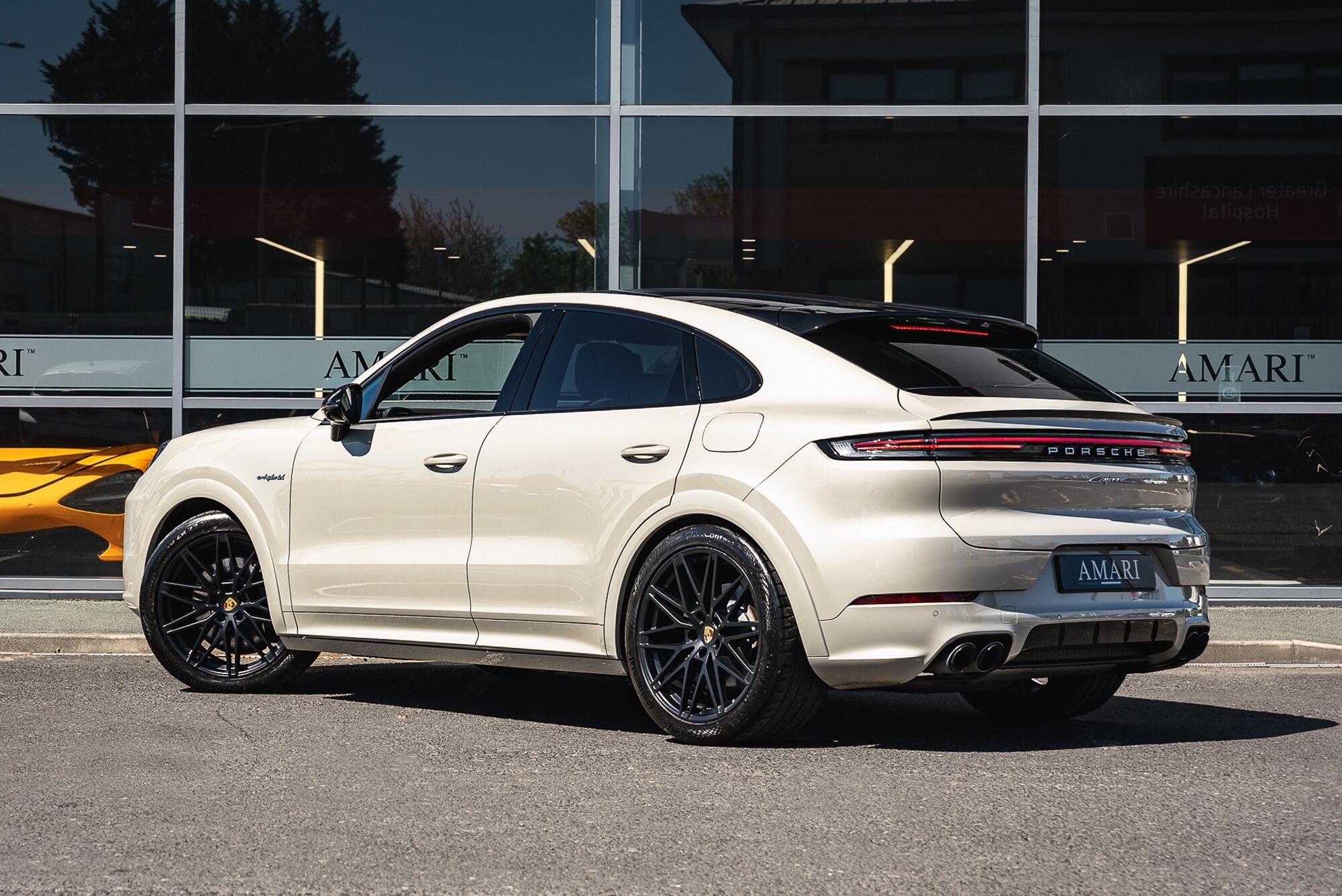 Porsche Cayenne 3.0 V6 Black Edition E-Hybrid Tiptronic S 25.9kWh 5 Door Auto for sale UK - Slide 4