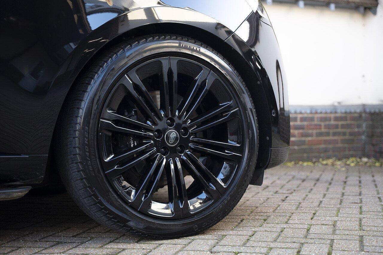 Land Rover Range Rover 3.0 D300 mHEV Autobiography Diesel 5 Door Auto for sale UK - Slide 6