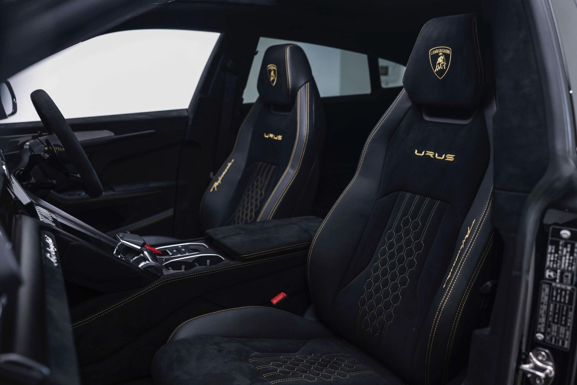 LAMBORGHINI URUS ESTATE 4.0T FSI V8 Performante 5dr Auto for sale UK - Slide 3