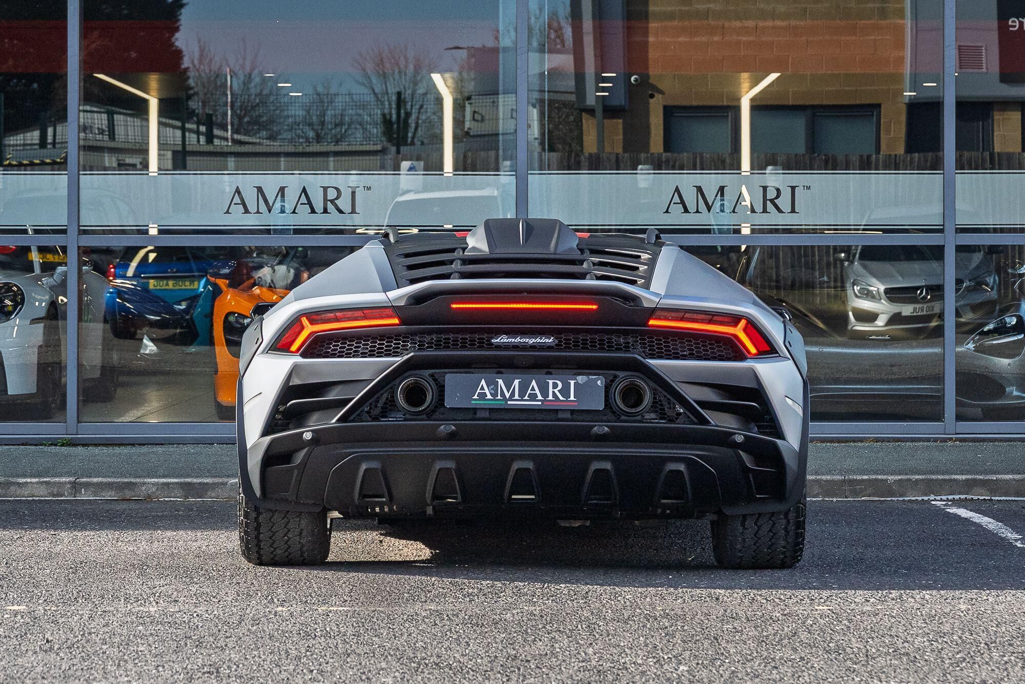 LAMBORGHINI HURACAN EVO COUPE 5.2 V10 610 Sterrato 2dr Auto AWD for sale UK - Slide 3