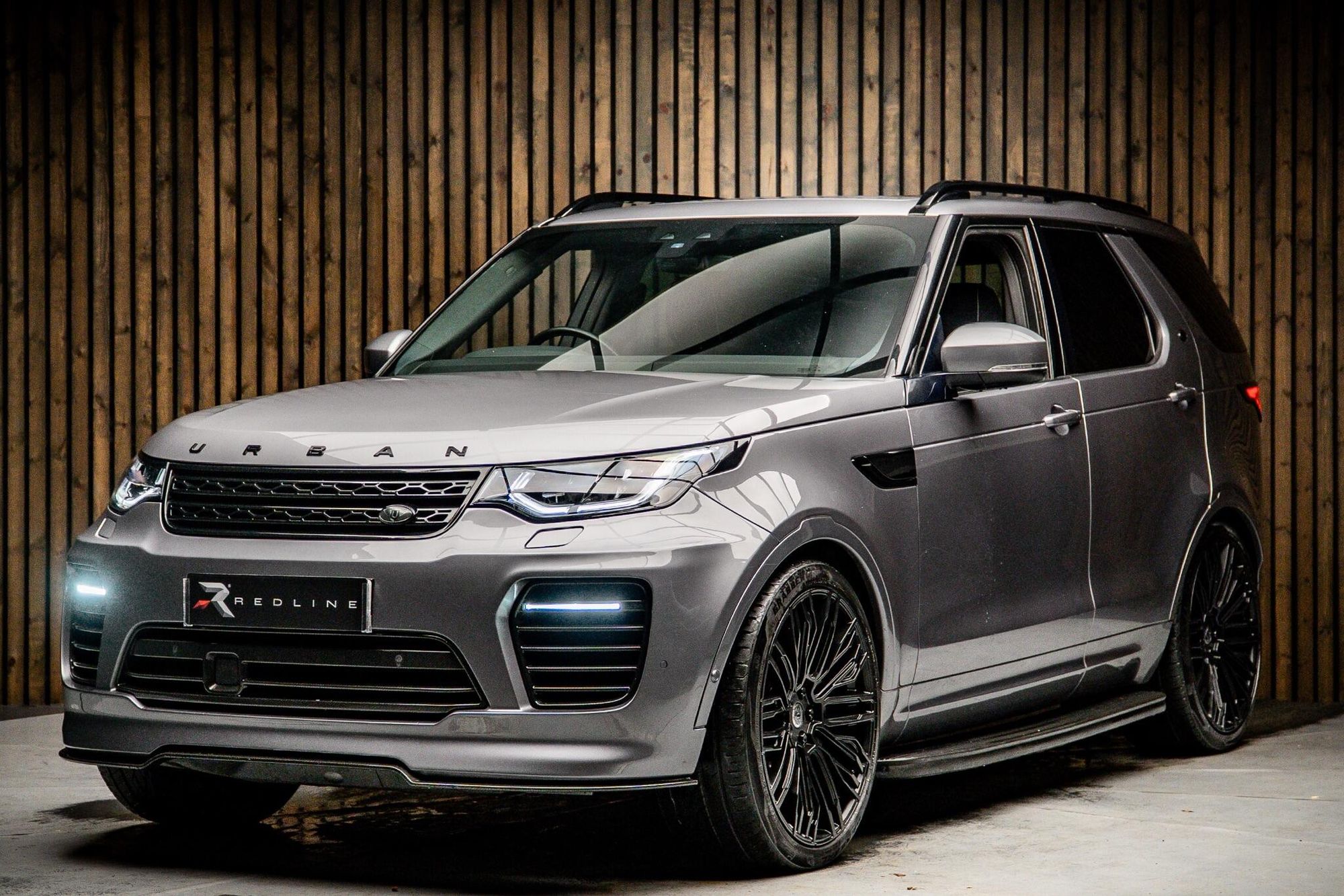 LAND ROVER DISCOVERY DIESEL SW 3.0 SD6 HSE 5dr Auto for sale UK - Slide 8