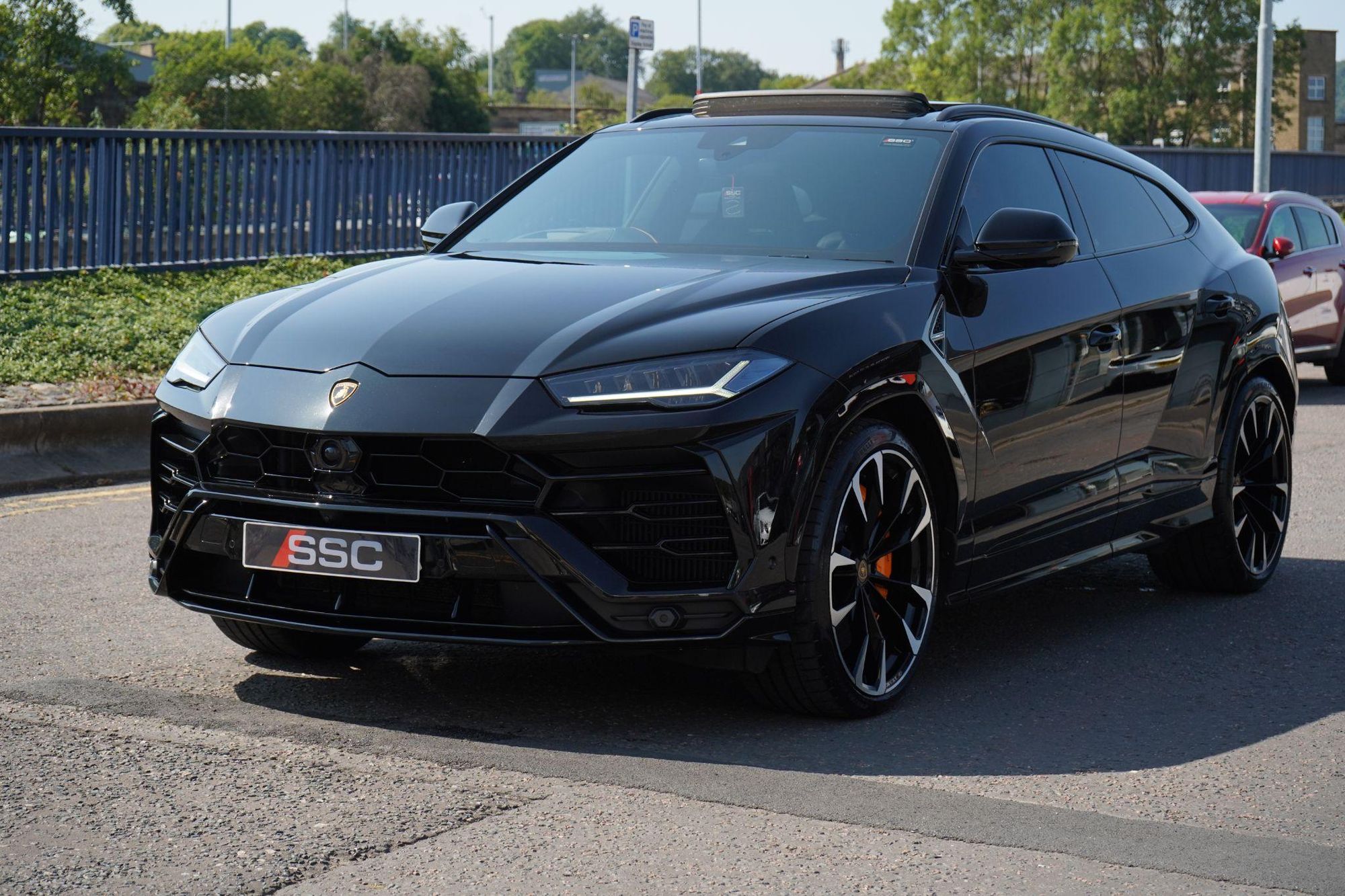 LAMBORGHINI URUS ESTATE 4.0T FSI V8 5dr Auto for sale UK - Slide 7