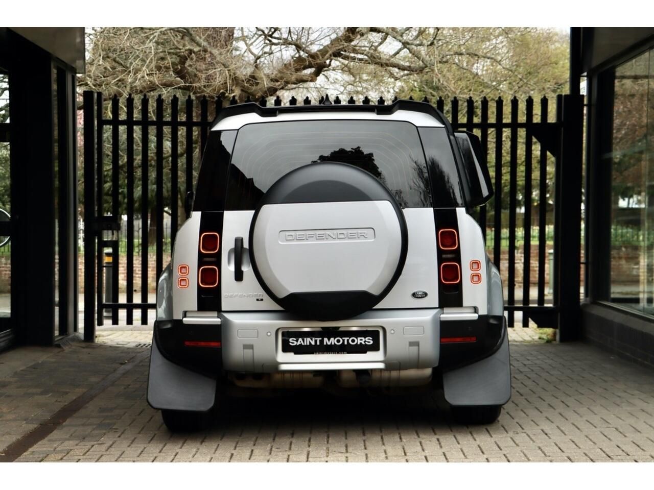 LAND ROVER DEFENDER DIESEL ESTATE 2.0 D240 S 110 5dr Auto for sale UK - Slide 4