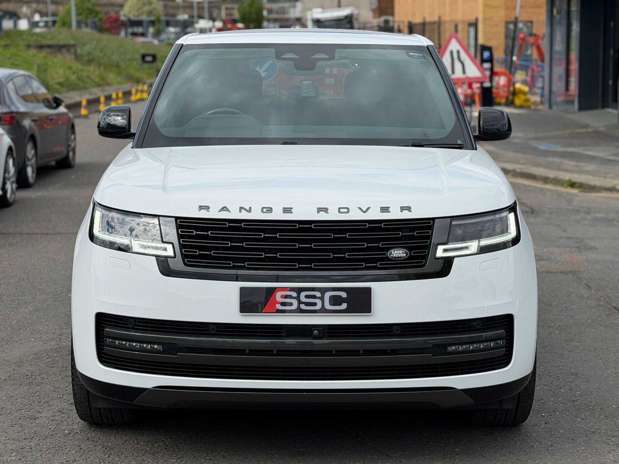 LAND ROVER RANGE ROVER DIESEL ESTATE 3.0 D350 SE 4dr Auto for sale UK - Slide 6