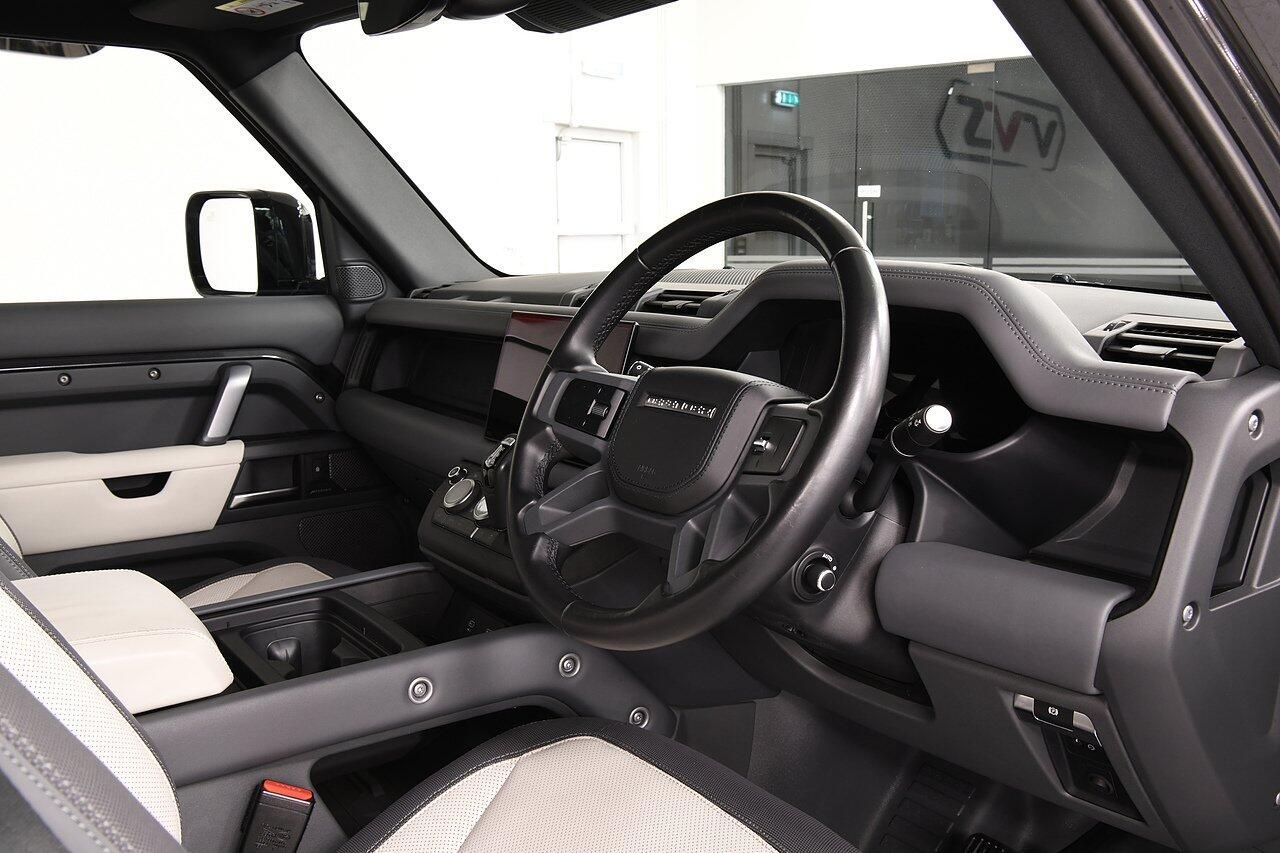 LAND ROVER DEFENDER DIESEL ESTATE 3.0 D300 X-Dynamic HSE 110 5dr Auto for sale UK - Slide 4