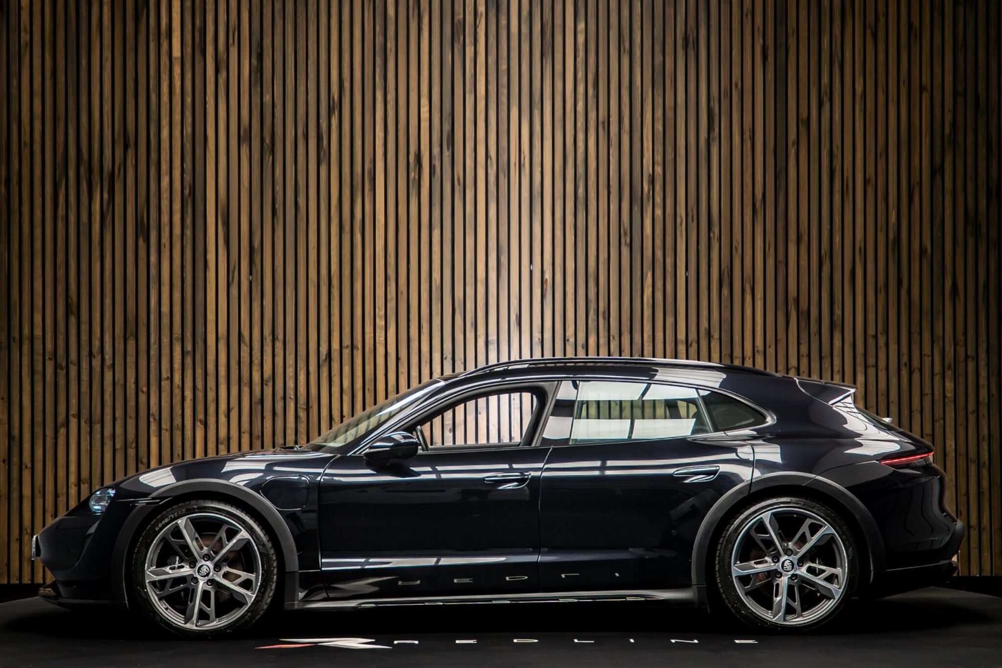 PORSCHE TAYCAN CROSS TURISMO 420kW 4S 93kWh 5dr Auto for sale UK - Slide 7