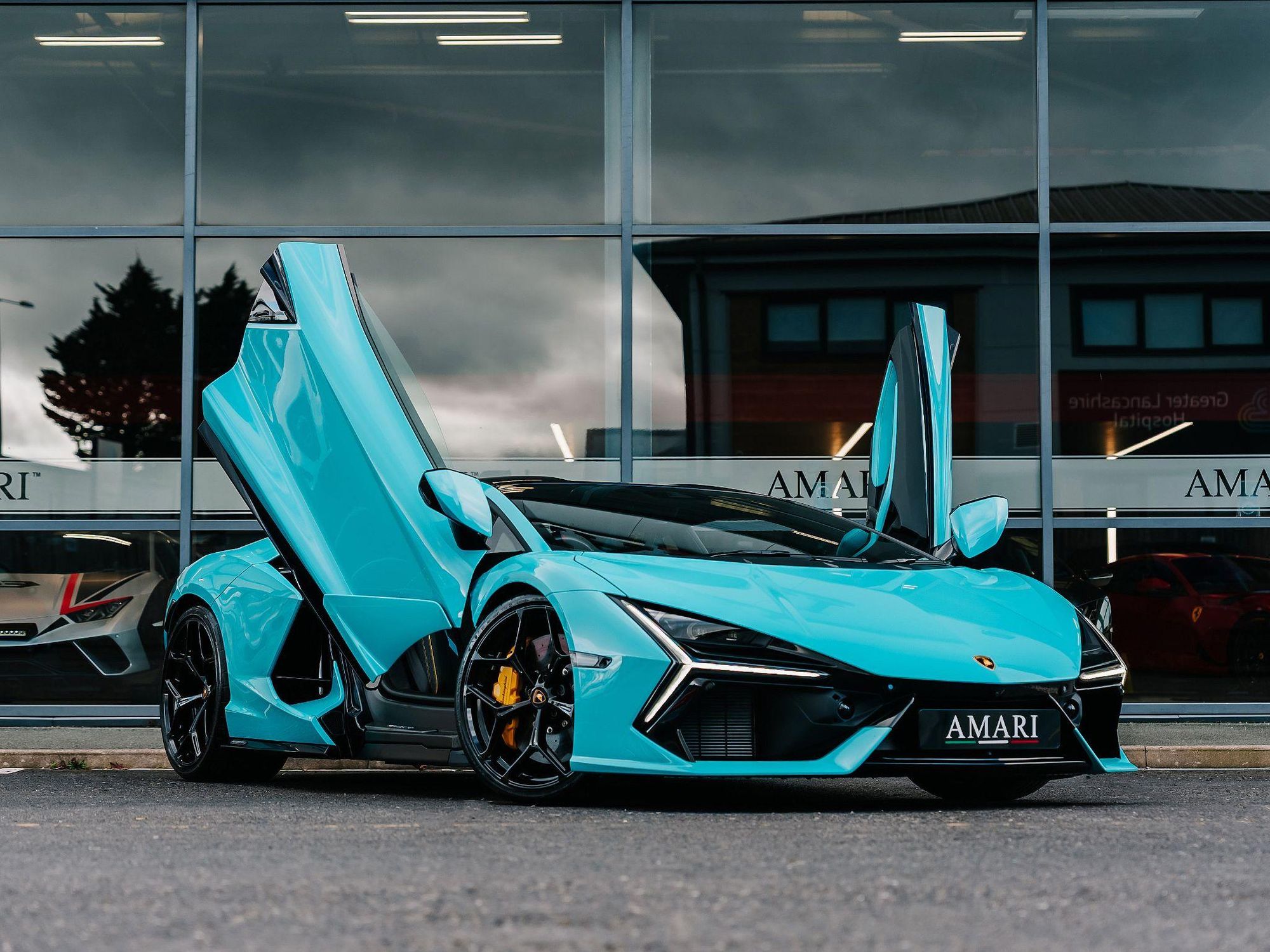 LAMBORGHINI REVUELTO COUPE 6.5 V12 1015 PHEV 2dr DCT for sale UK - Slide 2