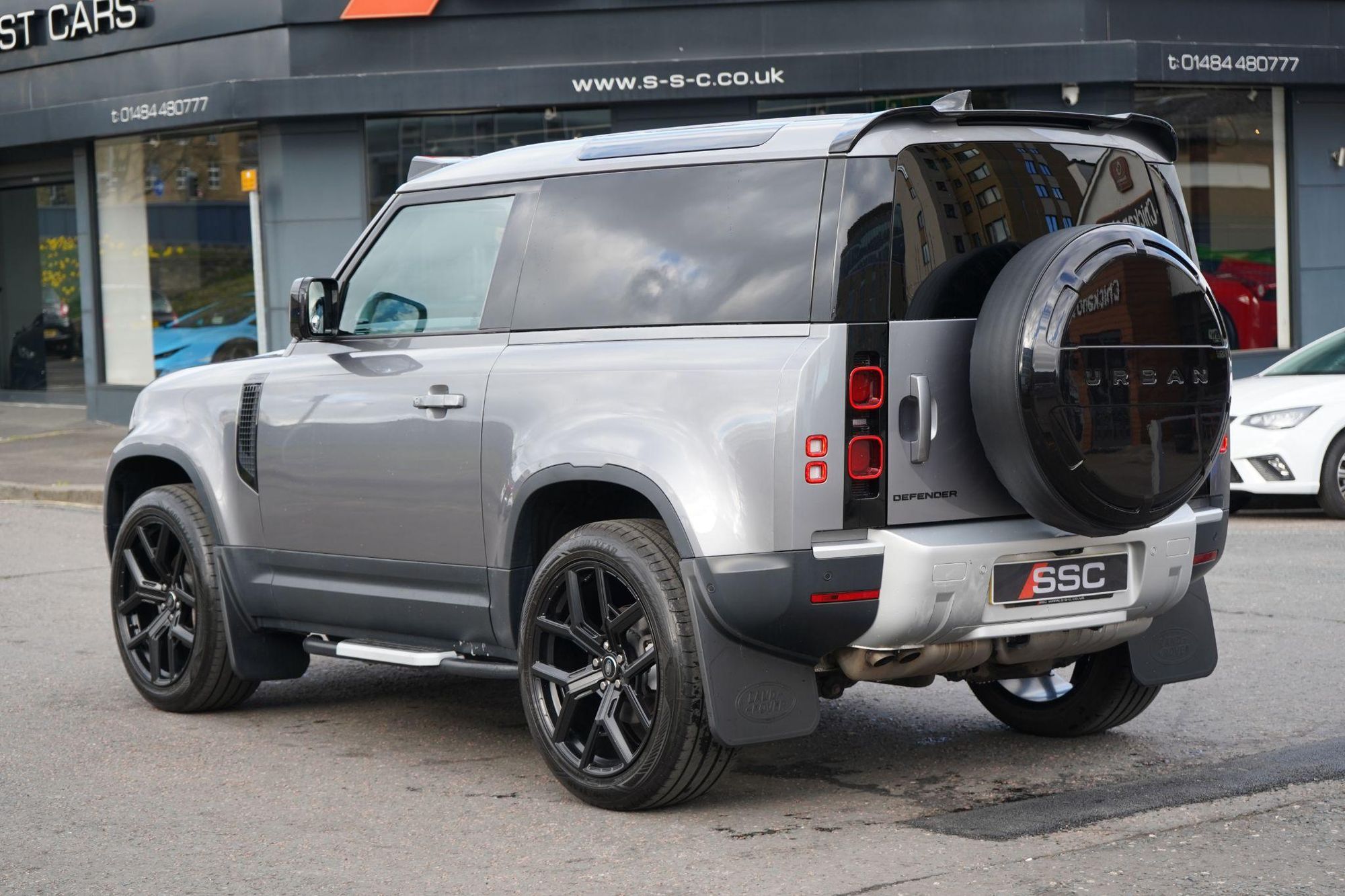 Land Rover Defender 90 Hard Top 3.0 D250 Mhev S 2Seat Diesel 3 Door Auto for sale UK - Slide 8