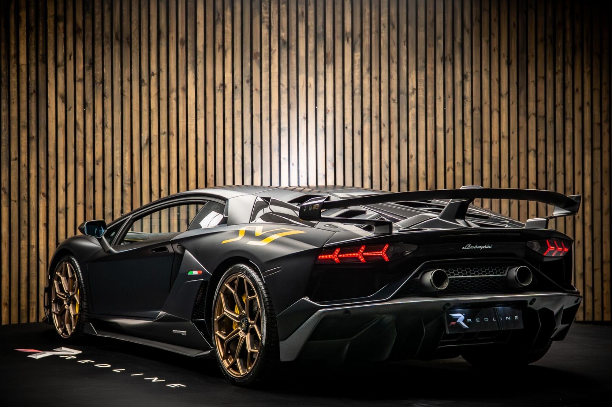 LAMBORGHINI AVENTADOR COUPE SPECIAL EDITION LP 770-4 SVJ 2dr ISR for sale UK - Slide 3