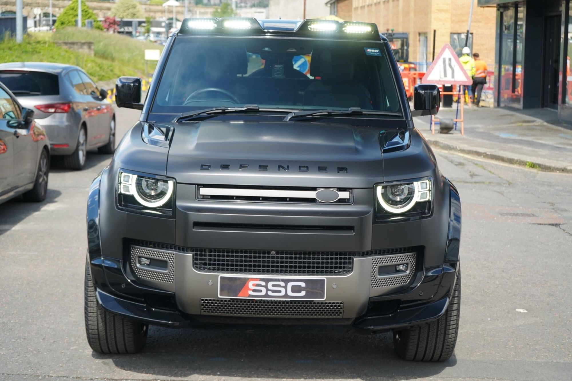 LAND ROVER DEFENDER DIESEL ESTATE 3.0 D250 X-Dynamic HSE 90 3dr Auto for sale UK - Slide 6