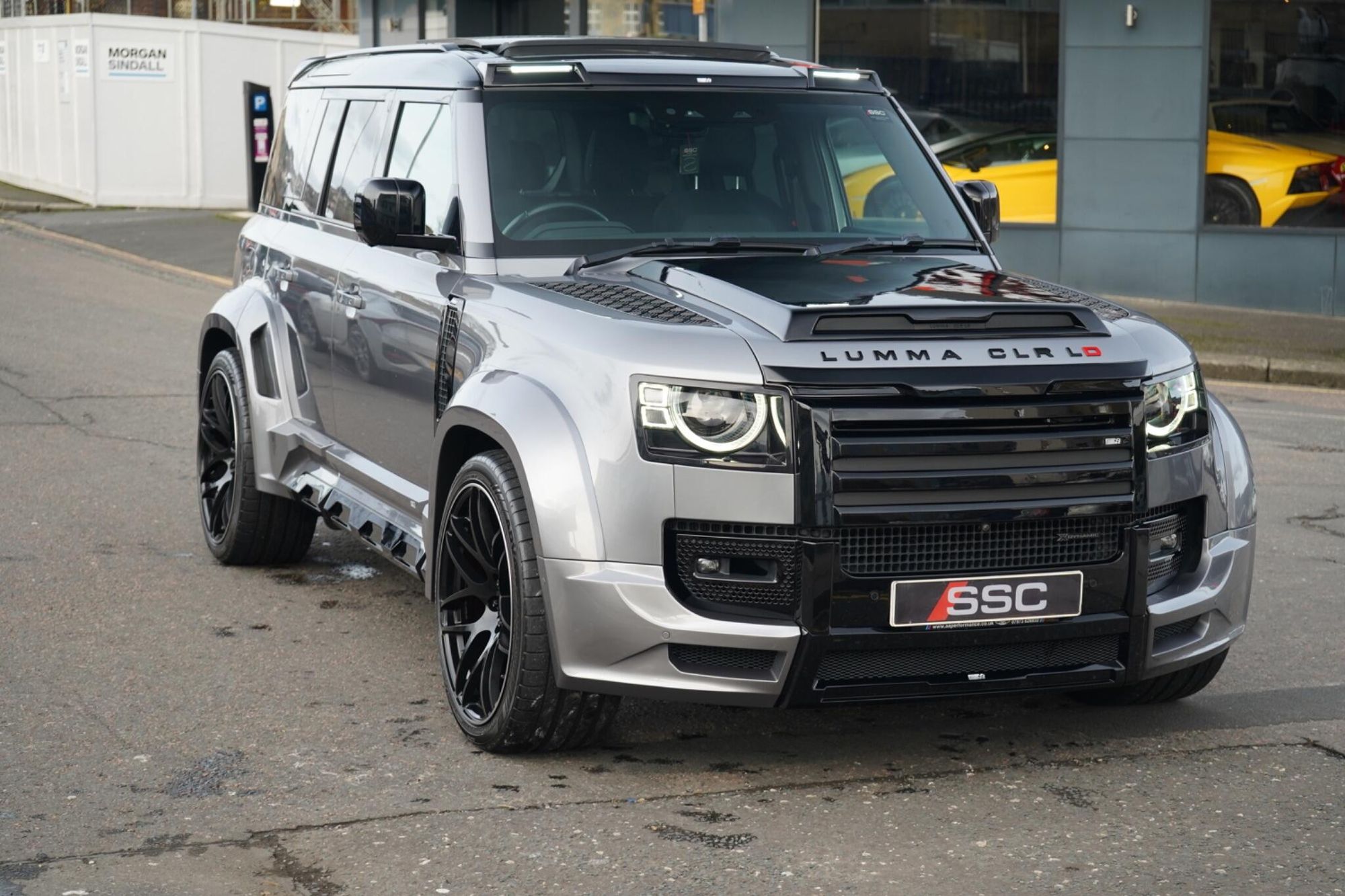 LAND ROVER DEFENDER ESTATE 2.0 P400e X-Dynamic SE 110 5dr Auto for sale UK - Slide 5