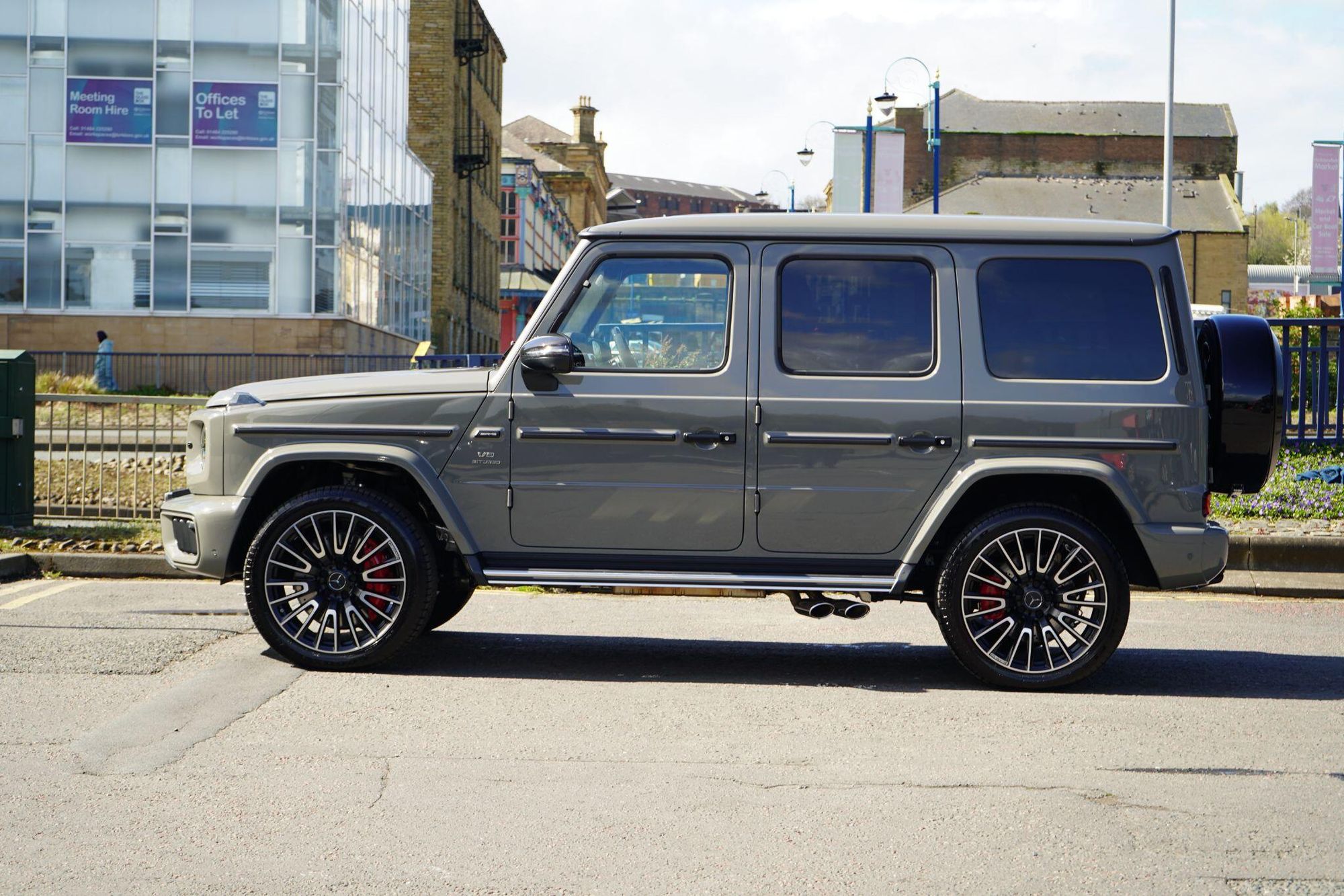 MERCEDES-BENZ G CLASS AMG STATION WAGON SPECIAL EDITIONS G63 Carbon Edition 5dr 9G-Tronic for sale UK - Slide 8