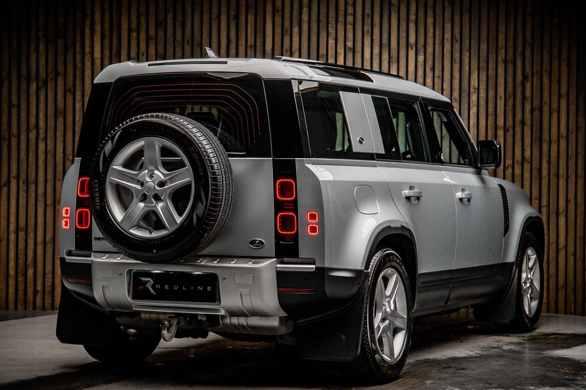 LAND ROVER DEFENDER DIESEL ESTATE 3.0 D200 SE 110 5dr Auto for sale UK - Slide 4